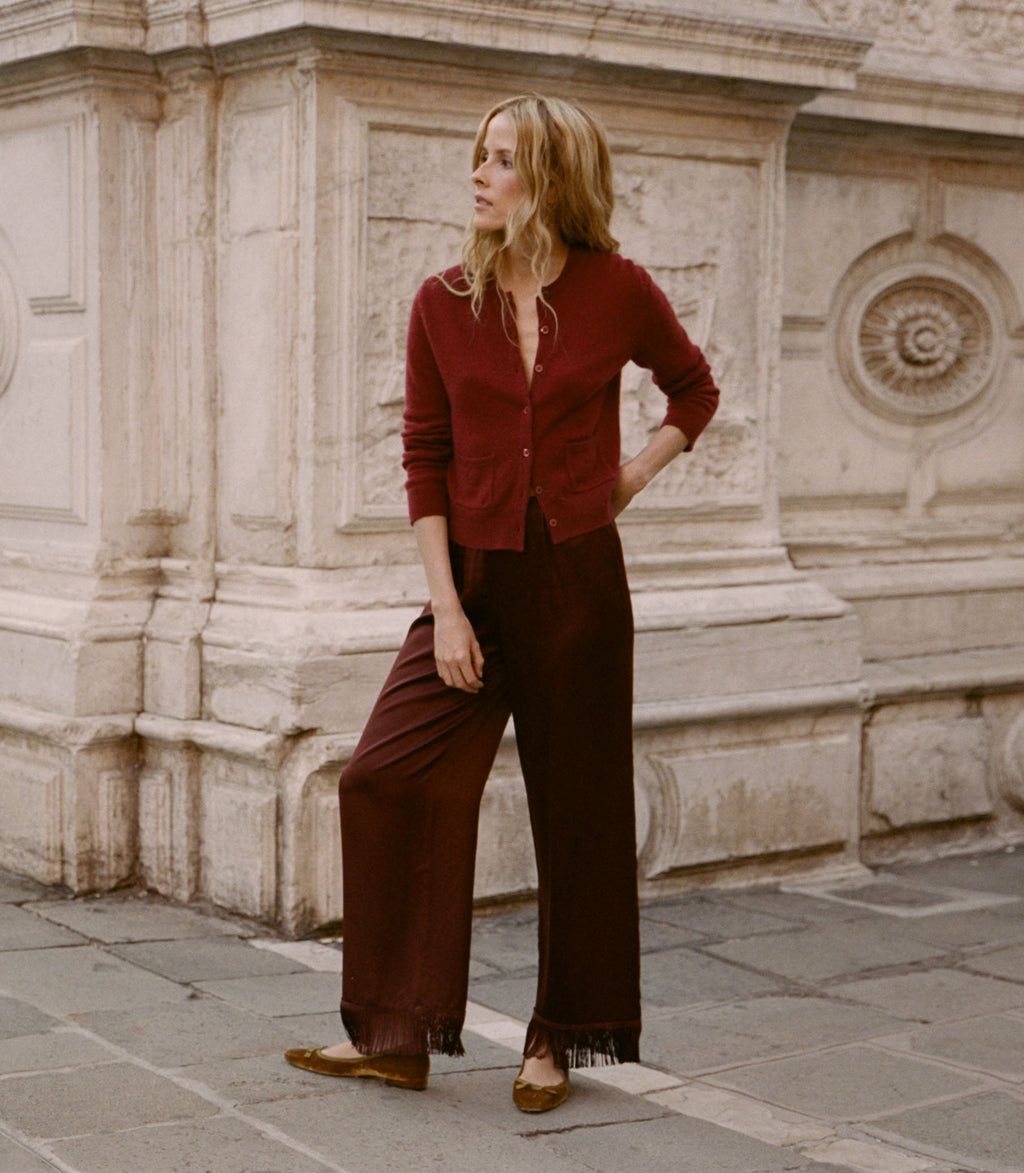 Luxurious Cloud-Soft Cashmere Cardigan, Classic Crew Neck, Fitted Silhouette, Malbec