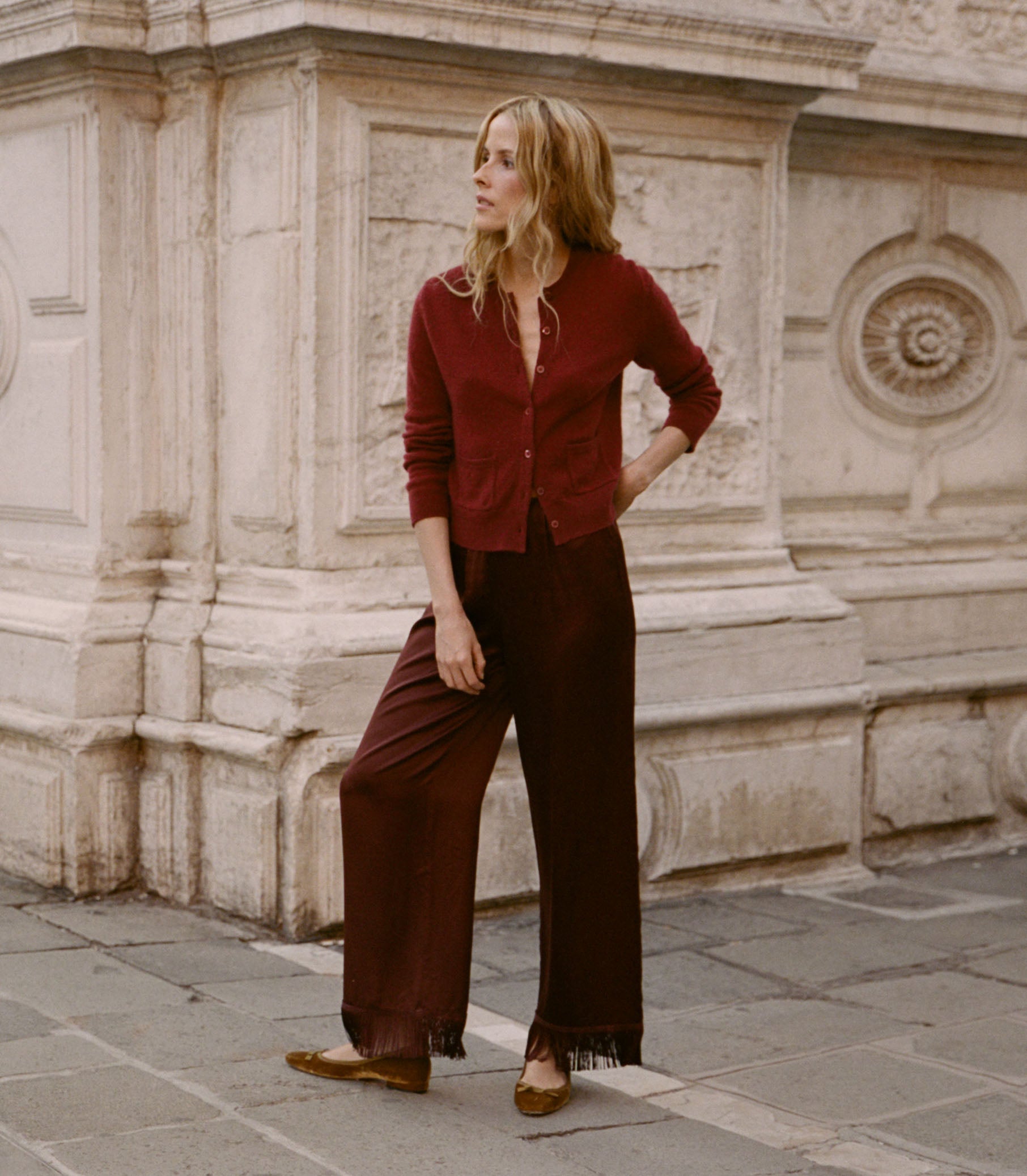 Luxurious Cloud-Soft Cashmere Cardigan, Classic Crew Neck, Fitted Silhouette, Malbec