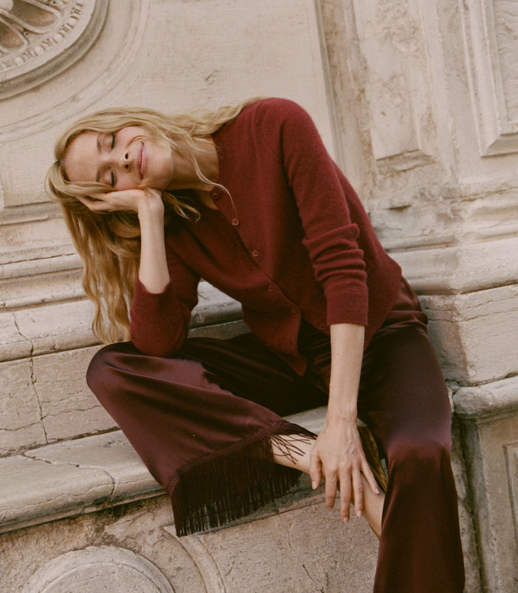 Luxurious Cloud-Soft Cashmere Cardigan, Classic Crew Neck, Fitted Silhouette, Malbec