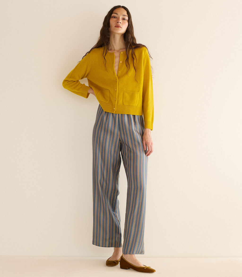 Luxurious Citrine Cashmere Cardigan: Cloud-Soft, Fitted, Mother-of-Pearl Buttons