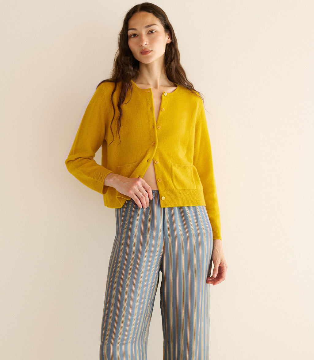 Luxurious Citrine Cashmere Cardigan: Cloud-Soft, Fitted, Mother-of-Pearl Buttons