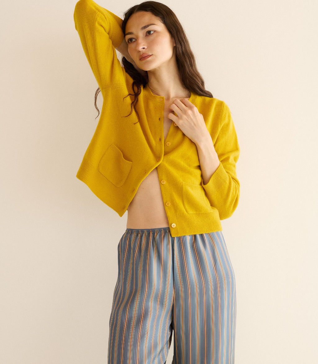 Luxurious Citrine Cashmere Cardigan: Cloud-Soft, Fitted, Mother-of-Pearl Buttons