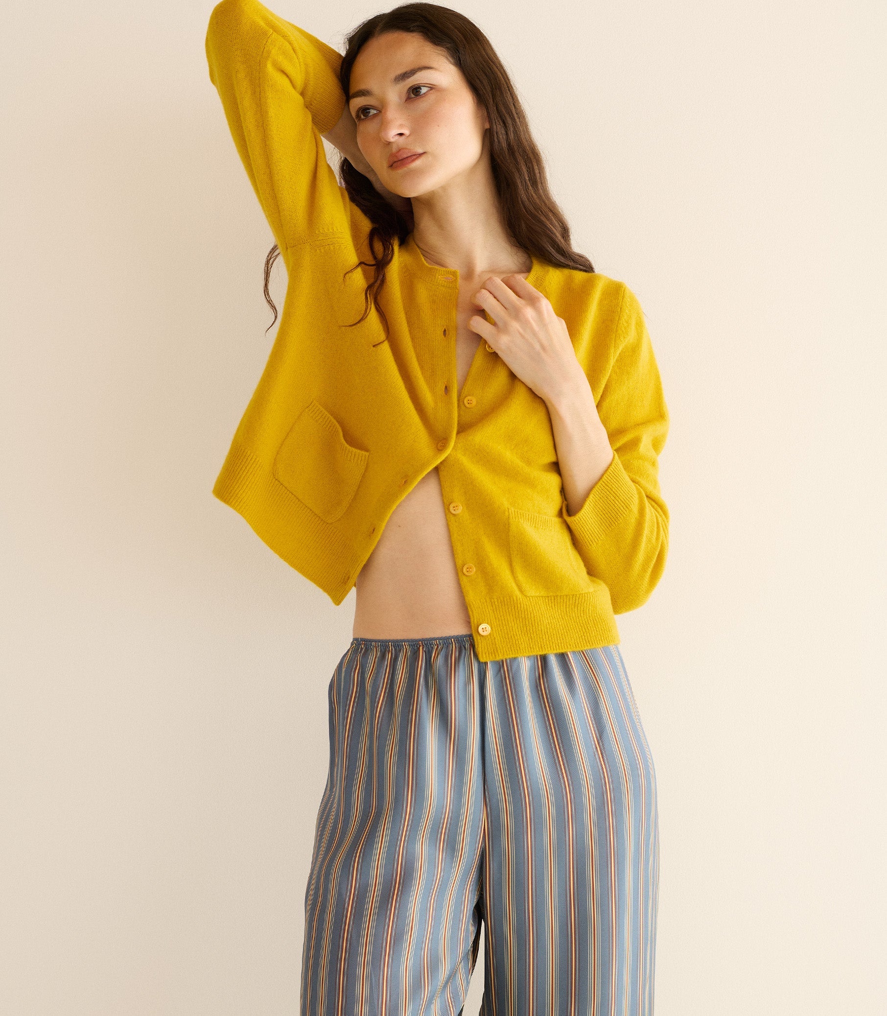 Luxurious Citrine Cashmere Cardigan: Cloud-Soft, Fitted, Mother-of-Pearl Buttons