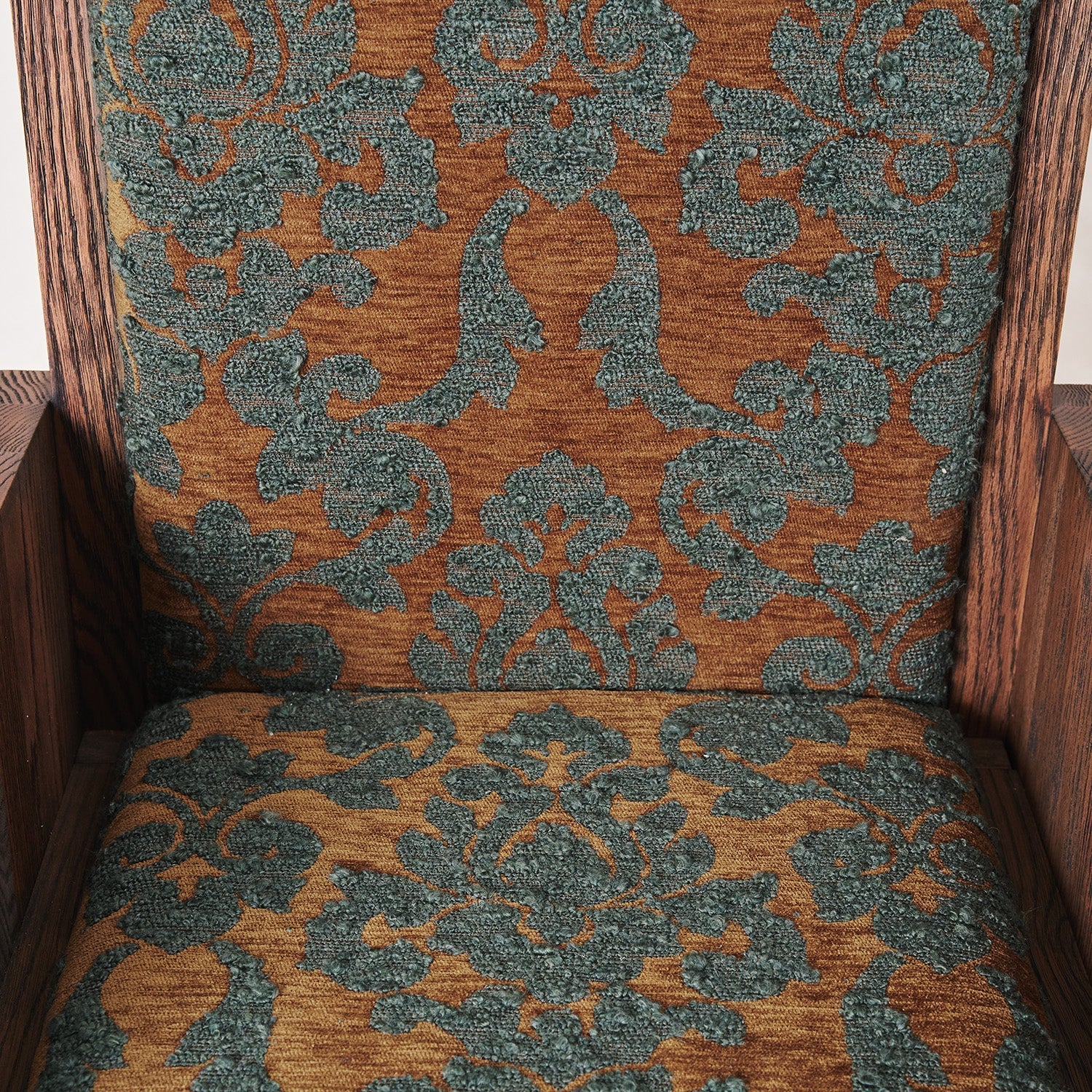 https://cdn.shopify.com/s/files/1/0593/2217/1565/files/Fireside-Throne-Accent-Chair-3.jpg?v=1740168772