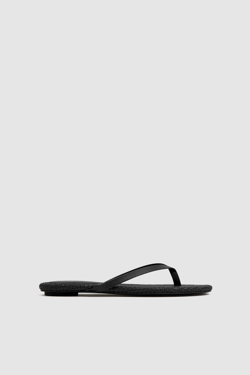 https://cdn.shopify.com/s/files/1/0747/7418/4152/files/Ghost_S02-S26-43101BLK-25630-St-Agni-0020_728a1a09-58ab-4afb-b2c0-6d3d7f7cdbf8.jpg?v=1770179597
