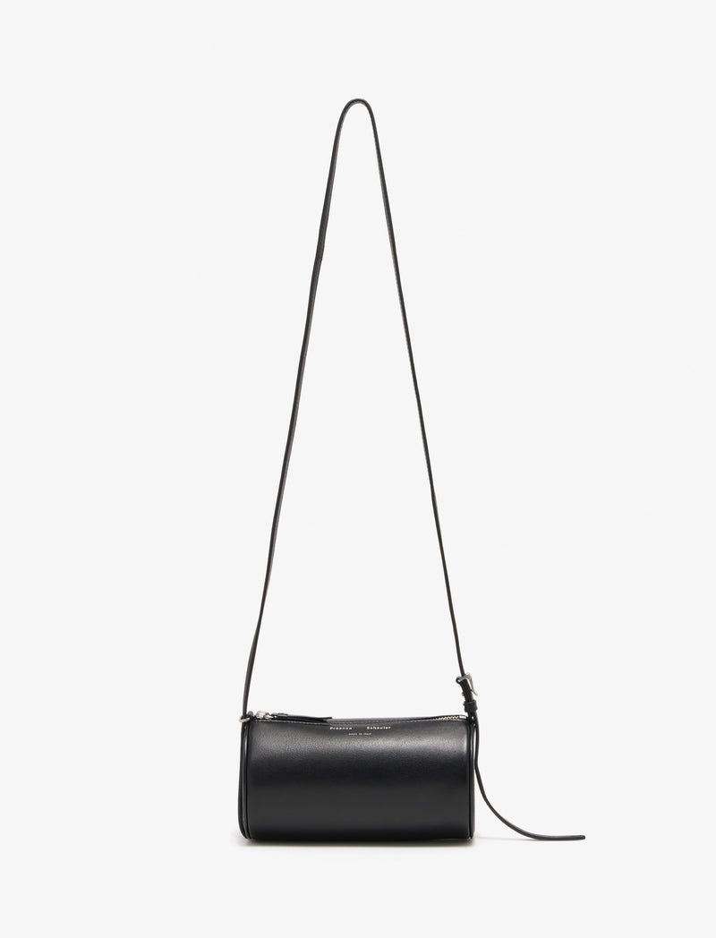 https://cdn.shopify.com/s/files/1/0027/1699/1534/files/HB253099-L014S-001_CrossbodySiloBag_Black_V0.jpg?v=1745270637