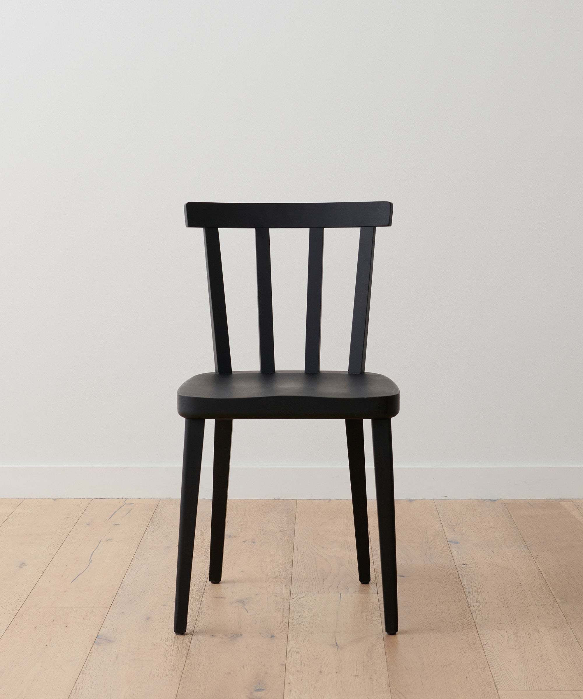 https://cdn.shopify.com/s/files/1/0565/1234/8333/products/Hampton_Dining_Chair_Black_Oak3.jpg?v=1660923859