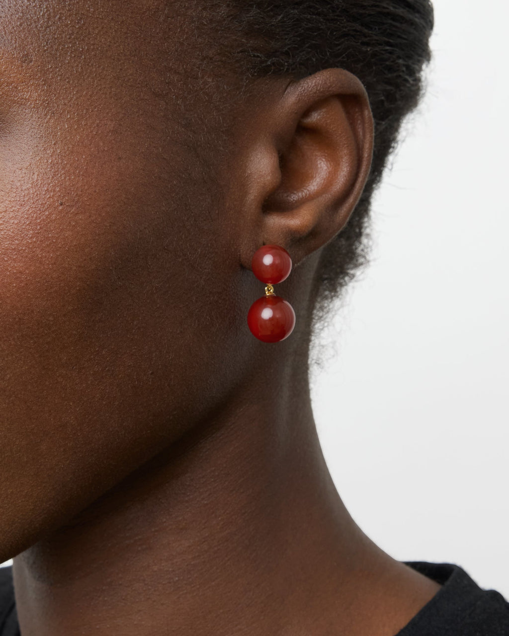 https://cdn.shopify.com/s/files/1/0592/5945/3598/files/Hannah_red_2.jpg?v=1748260767