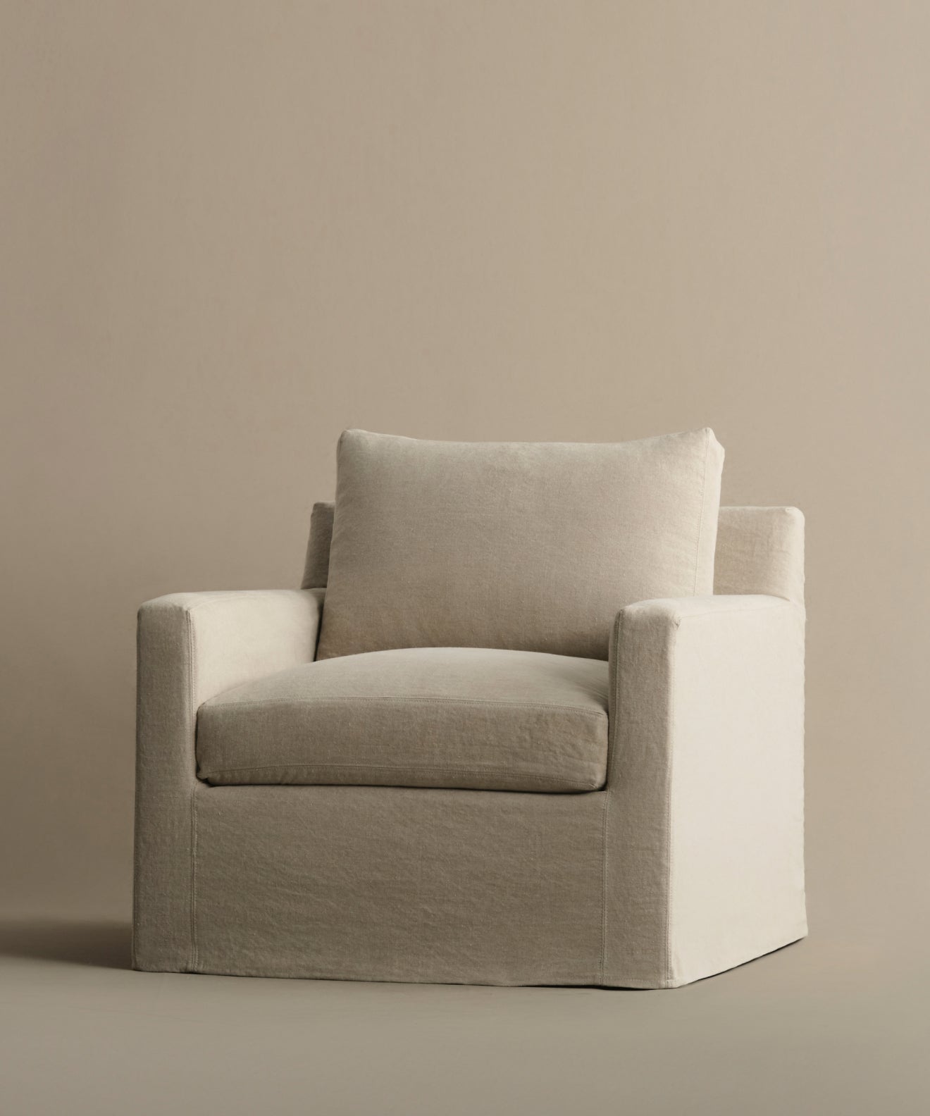 https://cdn.shopify.com/s/files/1/0565/1234/8333/files/Harbor-Chair-Drift-Linen-4.jpg?v=1748838523