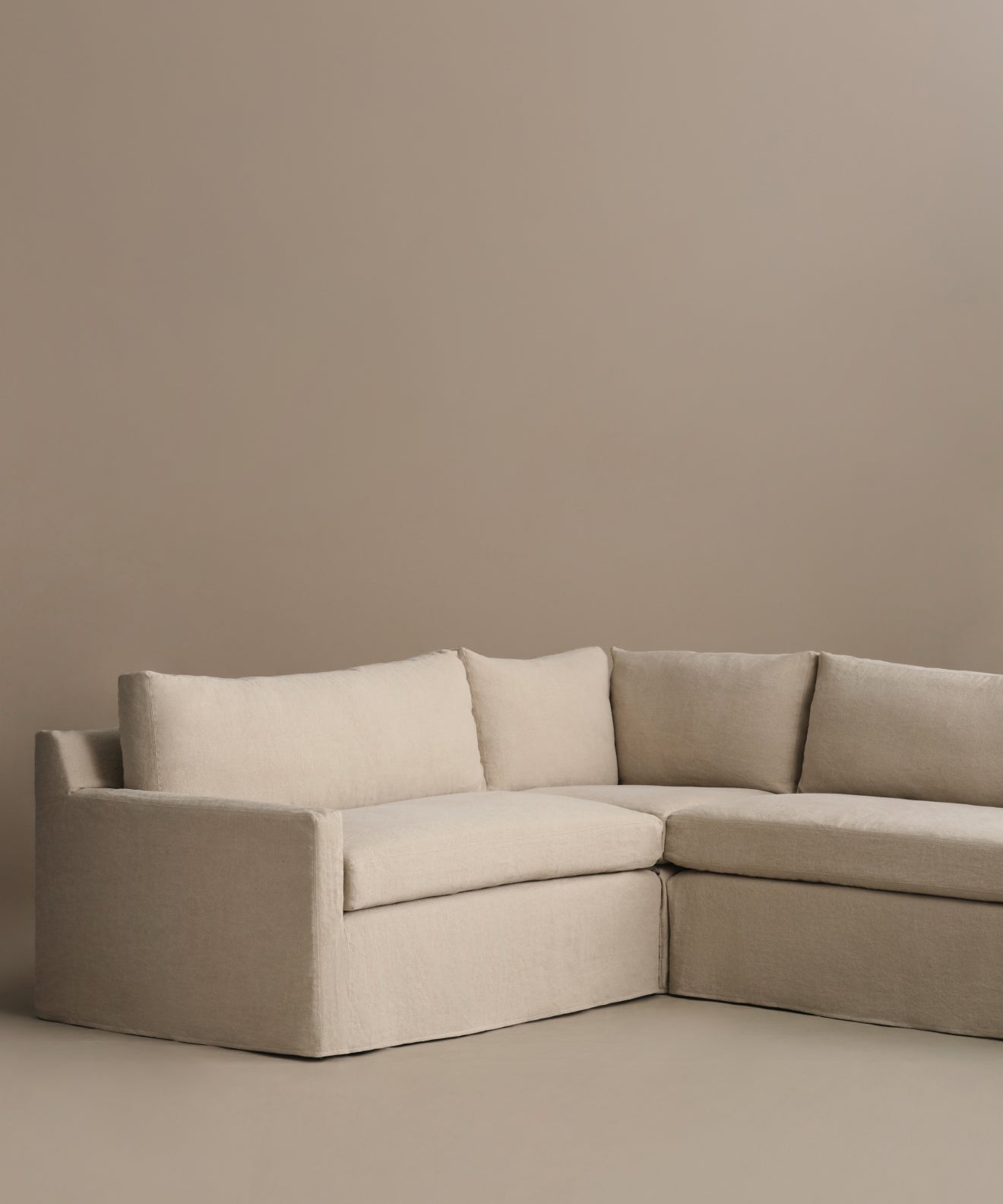 https://cdn.shopify.com/s/files/1/0565/1234/8333/files/Harbor-Sectional-Drift-Linen-7.jpg?v=1748839360