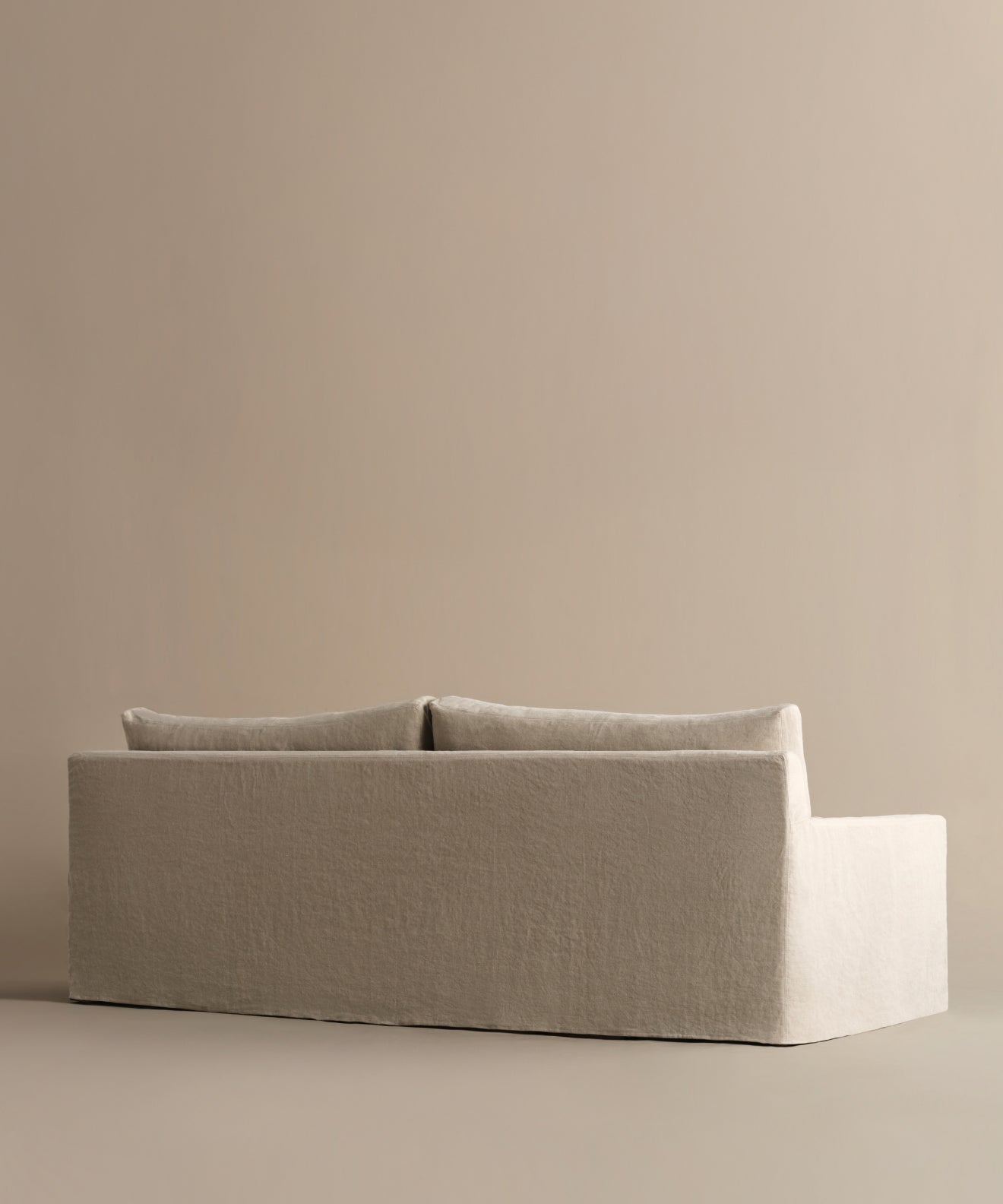 https://cdn.shopify.com/s/files/1/0565/1234/8333/files/Harbor-Sofa-Drift-Linen-5.jpg?v=1748837874
