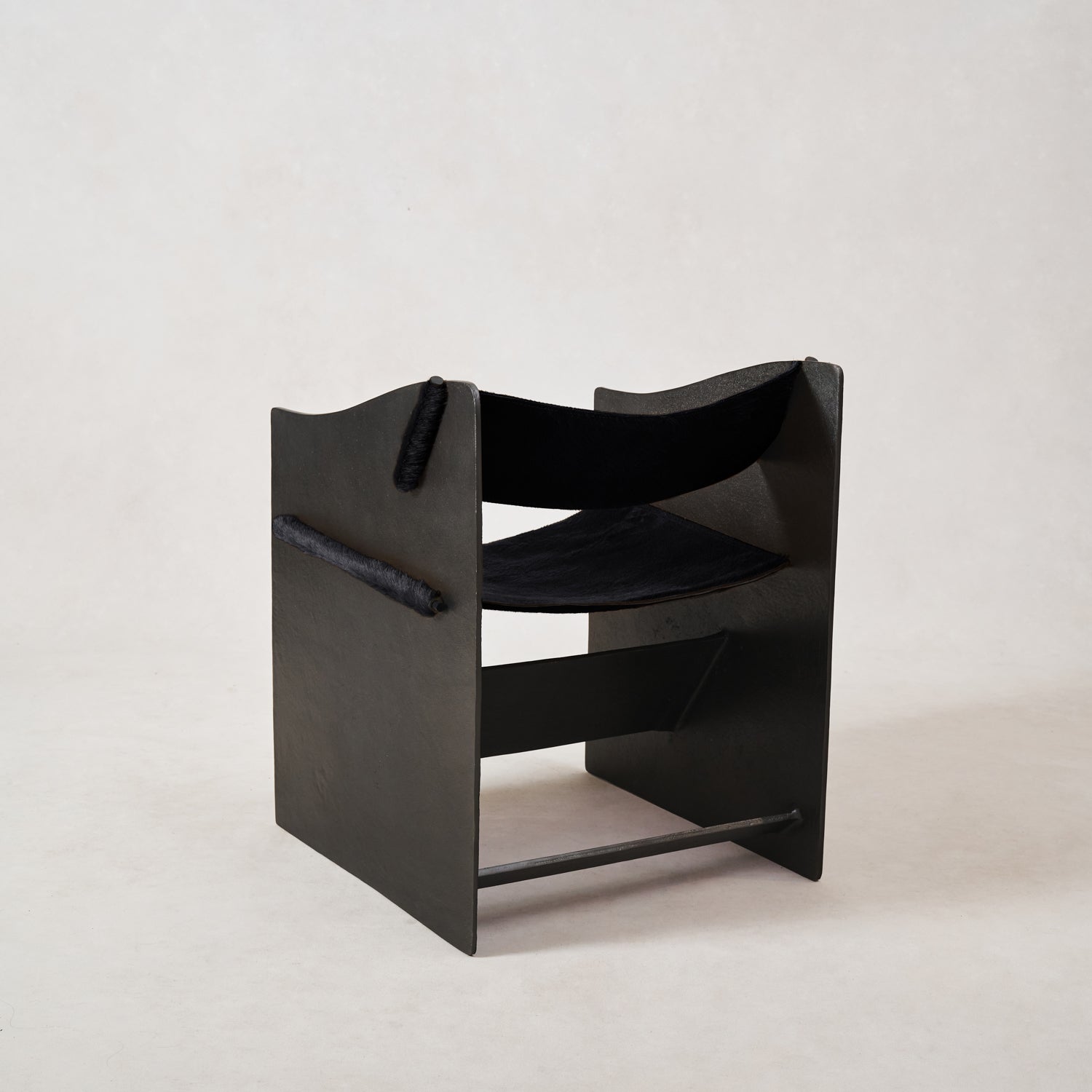 https://cdn.shopify.com/s/files/1/0593/2217/1565/files/Ingresso-Accent-Chair-Black-Hair-On-Hide-2.jpg?v=1753822707