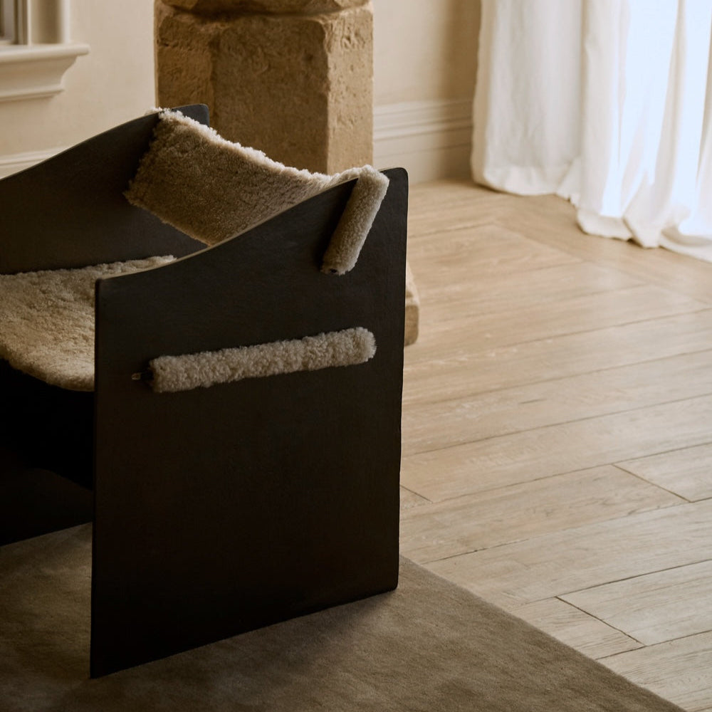 https://cdn.shopify.com/s/files/1/0593/2217/1565/files/Ingresso-Accent-Chair-Wool-bone-Shearling-1.jpg?v=1753822707