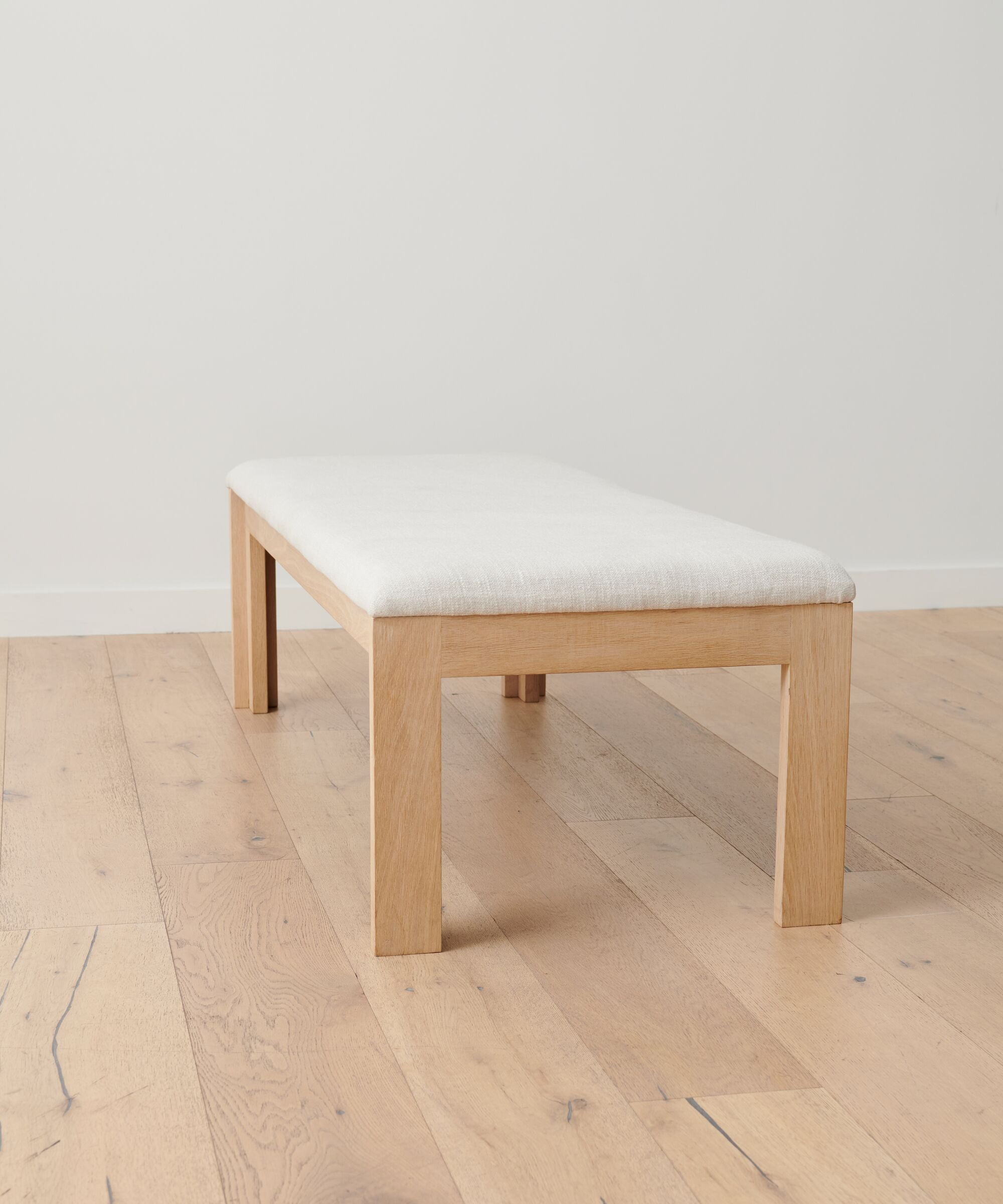 https://cdn.shopify.com/s/files/1/0565/1234/8333/products/JK_PDP-Otto_Bench_Natural_Linen_001.jpg?v=1681748320