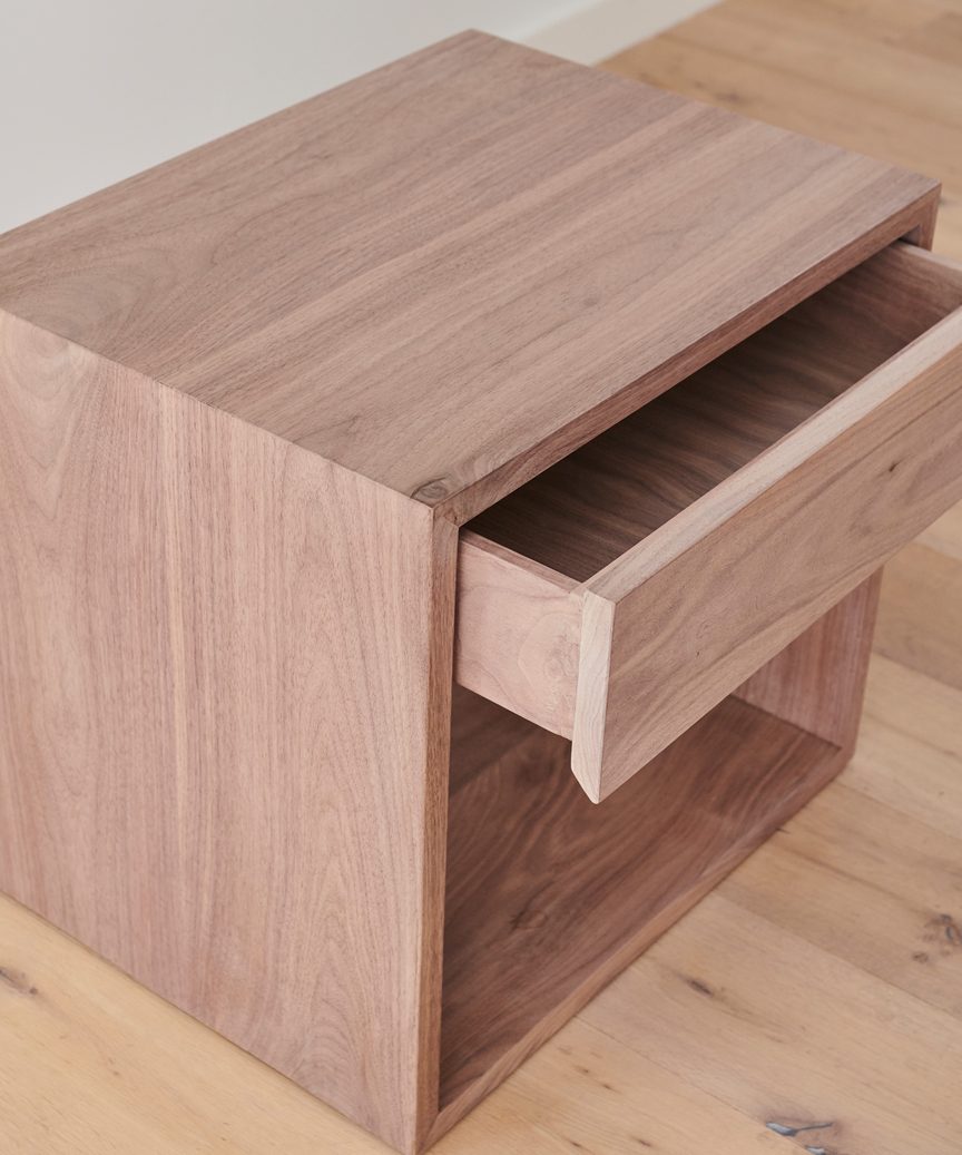 https://cdn.shopify.com/s/files/1/0565/1234/8333/products/JenniKayne_BerkeleyNightstand_Walnut-2.jpg?v=1632978443