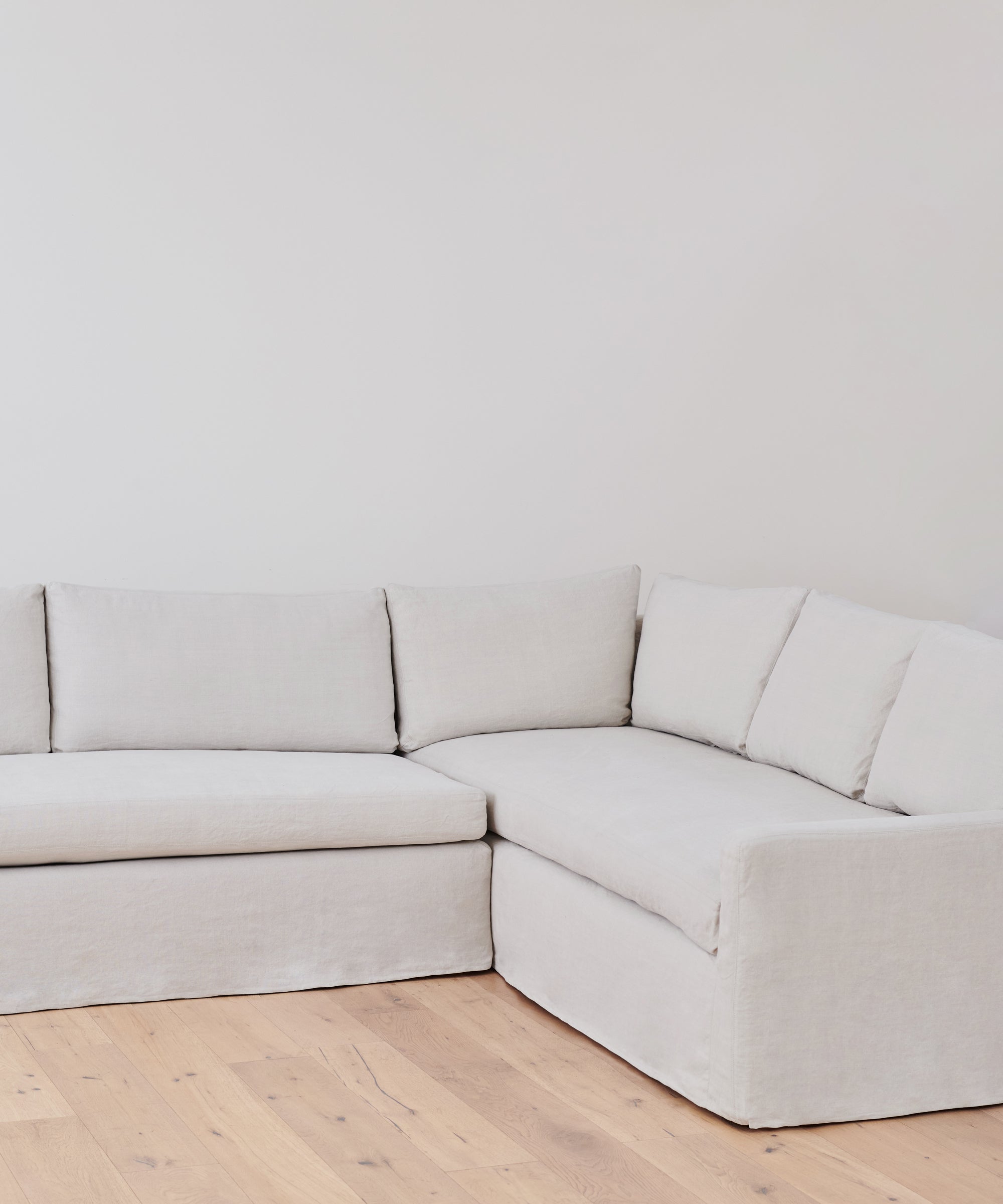 https://cdn.shopify.com/s/files/1/0565/1234/8333/products/JenniKayne_HarborSectional_NaturalLinen3.jpg?v=1659477620