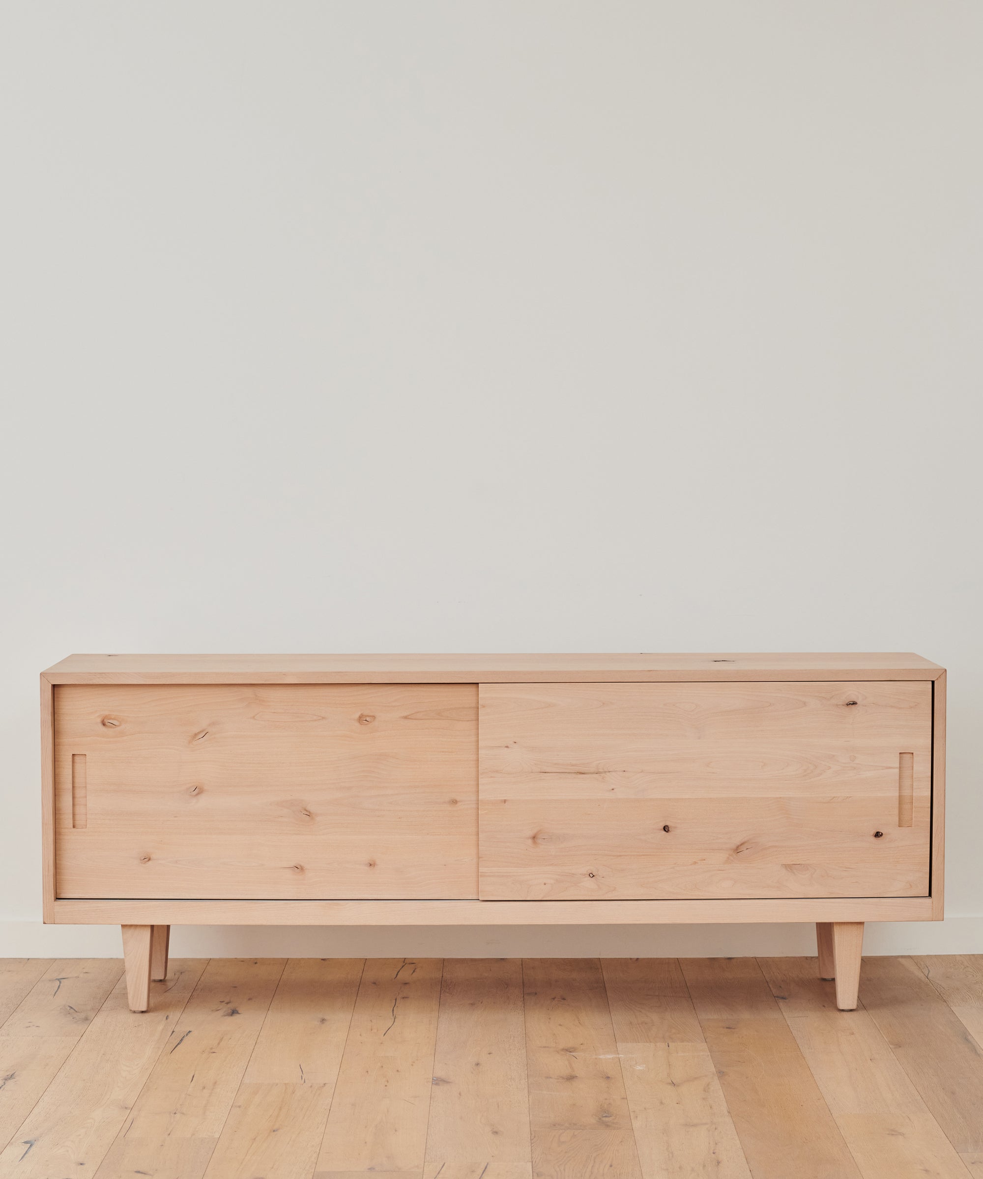 https://cdn.shopify.com/s/files/1/0565/1234/8333/products/JenniKayne_MandevilleCredenza_KnottyAlder-2.jpg?v=1642531895