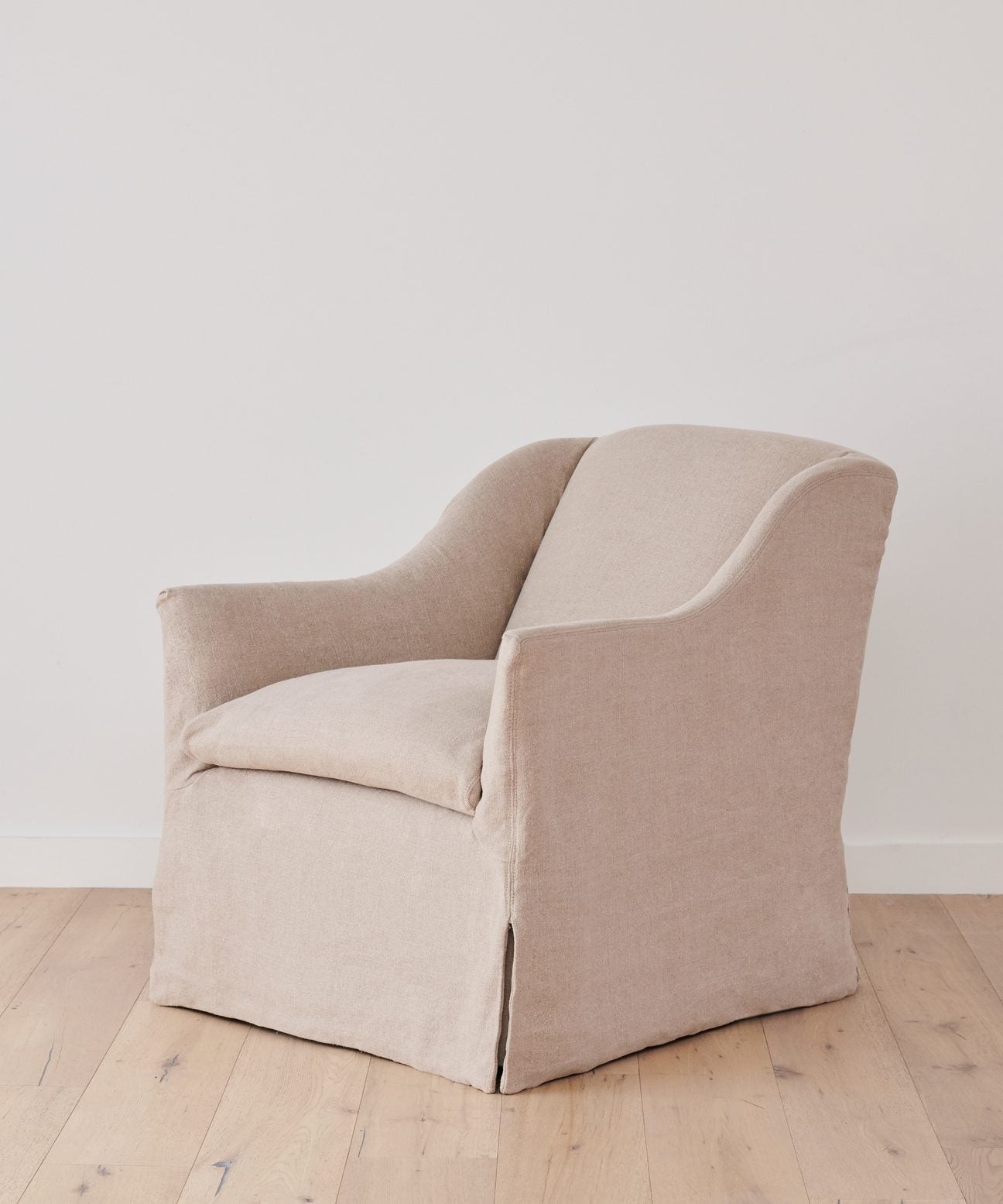 https://cdn.shopify.com/s/files/1/0565/1234/8333/products/JenniKayne_MiramarChair-Flax.jpg?v=1762182579