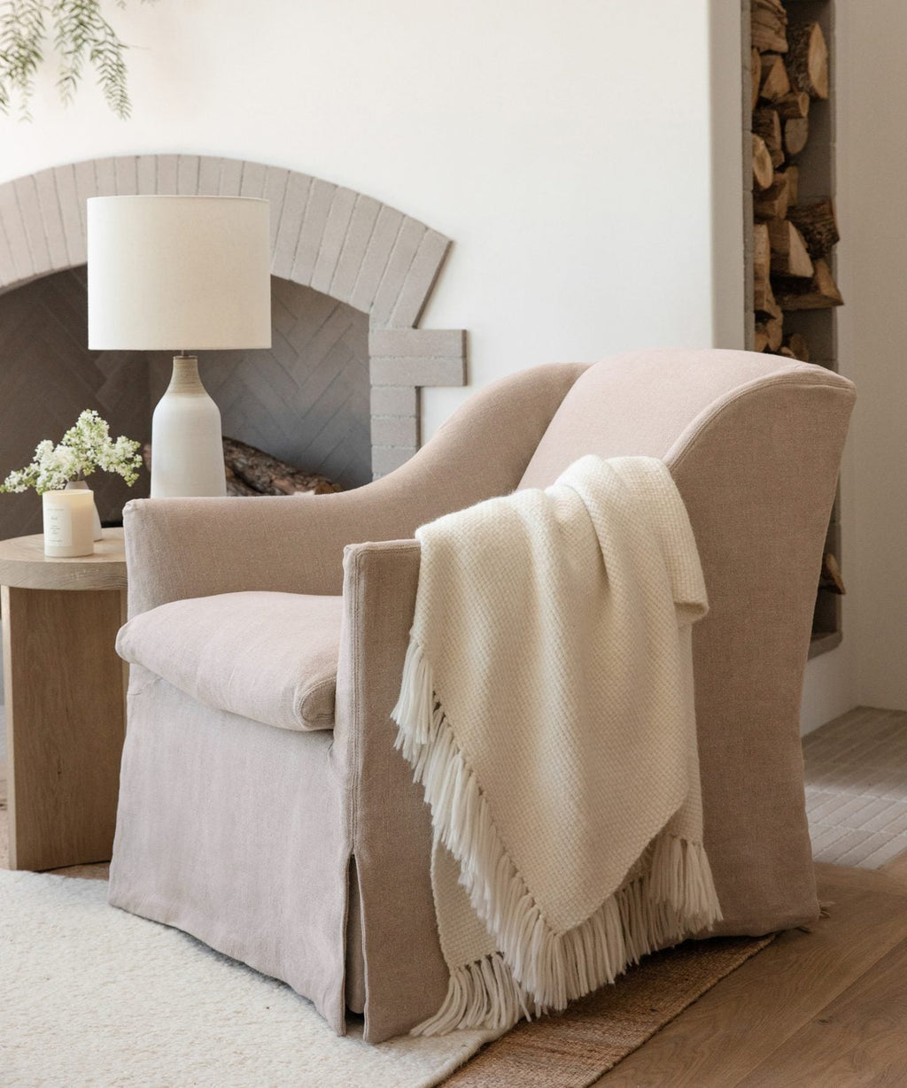https://cdn.shopify.com/s/files/1/0565/1234/8333/products/JenniKayne_MiramarChair_Flax3.jpg?v=1633373389