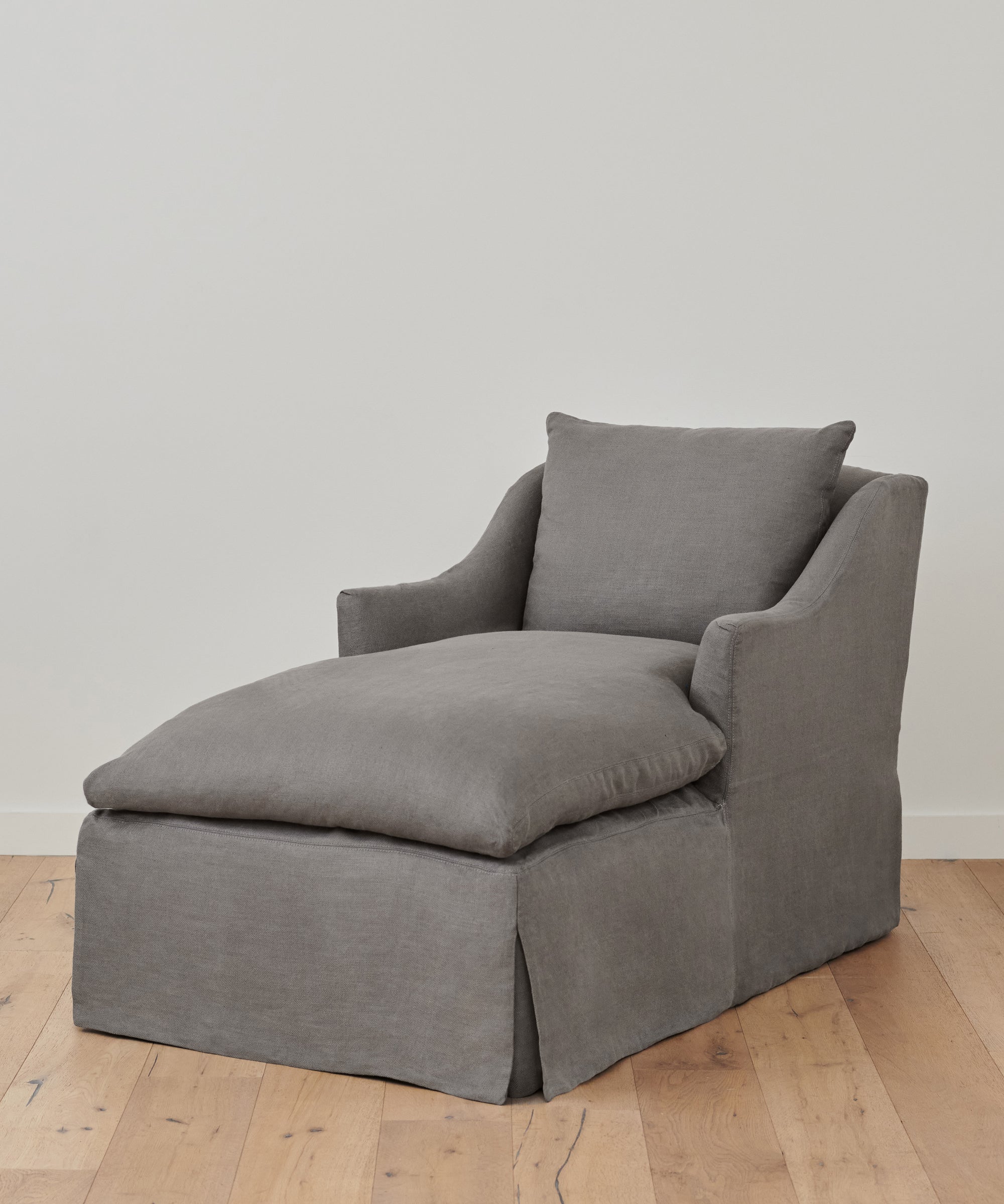https://cdn.shopify.com/s/files/1/0565/1234/8333/products/JenniKayne_MiramarChaise_SmokeLinen-1.jpg?v=1762182576