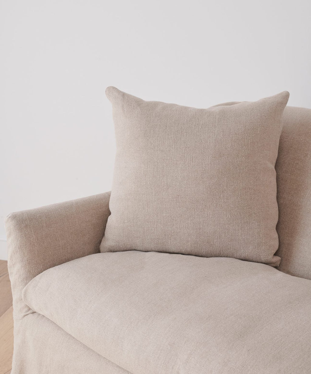 https://cdn.shopify.com/s/files/1/0565/1234/8333/products/JenniKayne_MiramarSofa_FlaxLinen-2.jpg?v=1633374131