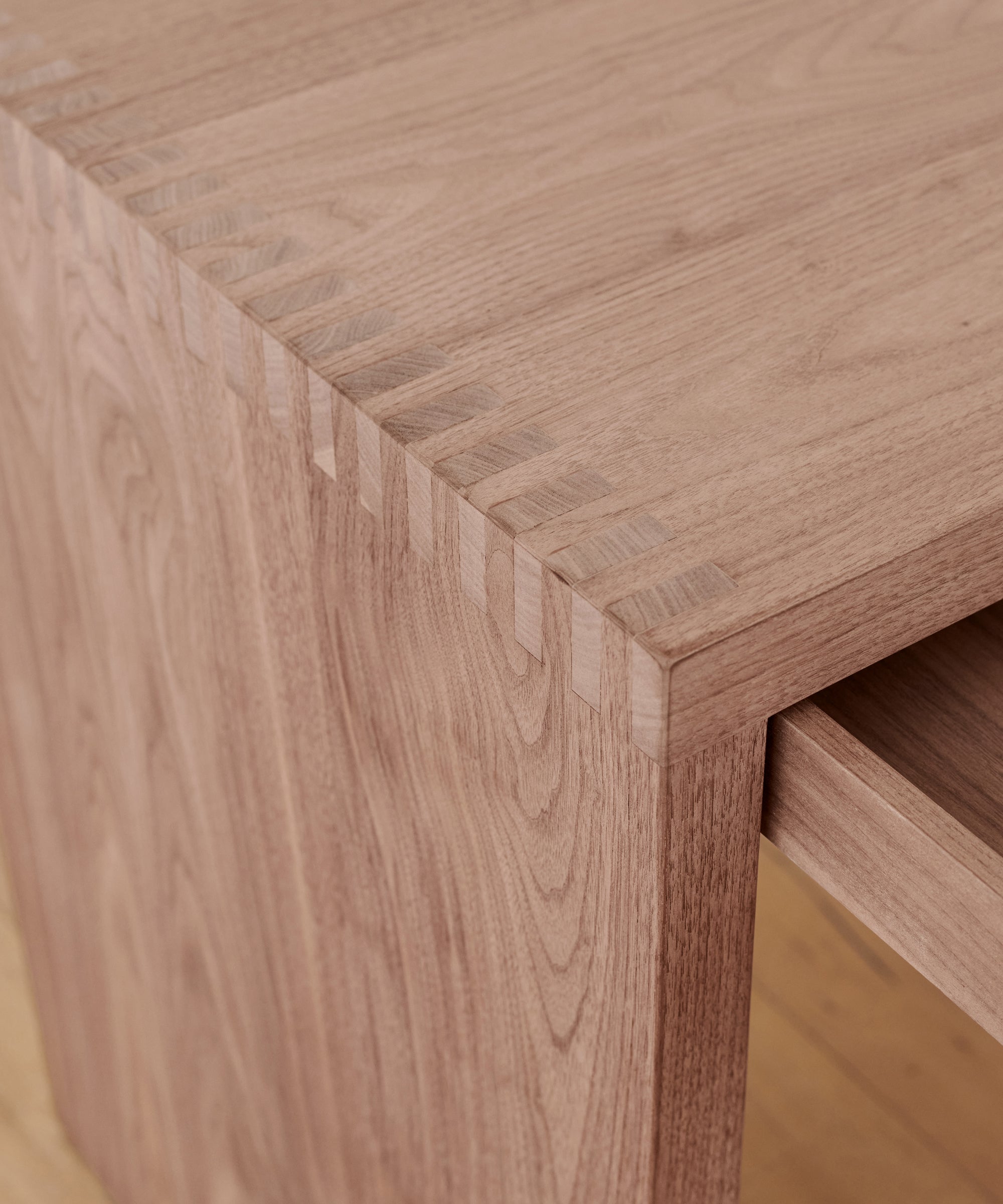 https://cdn.shopify.com/s/files/1/0565/1234/8333/products/JenniKayne_NewportDesk_Walnut-3.jpg?v=1678998916