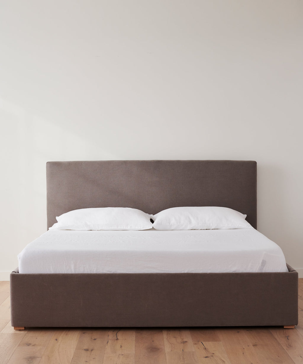 https://cdn.shopify.com/s/files/1/0565/1234/8333/products/JenniKayne_PacificBed_CharcoalLinen_1.jpg?v=1762182528