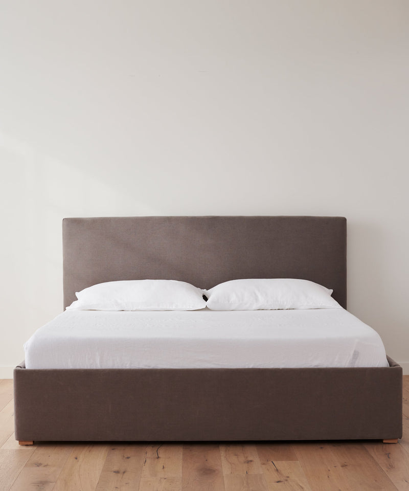 https://cdn.shopify.com/s/files/1/0565/1234/8333/products/JenniKayne_PacificBed_CharcoalLinen_1.jpg?v=1762182528