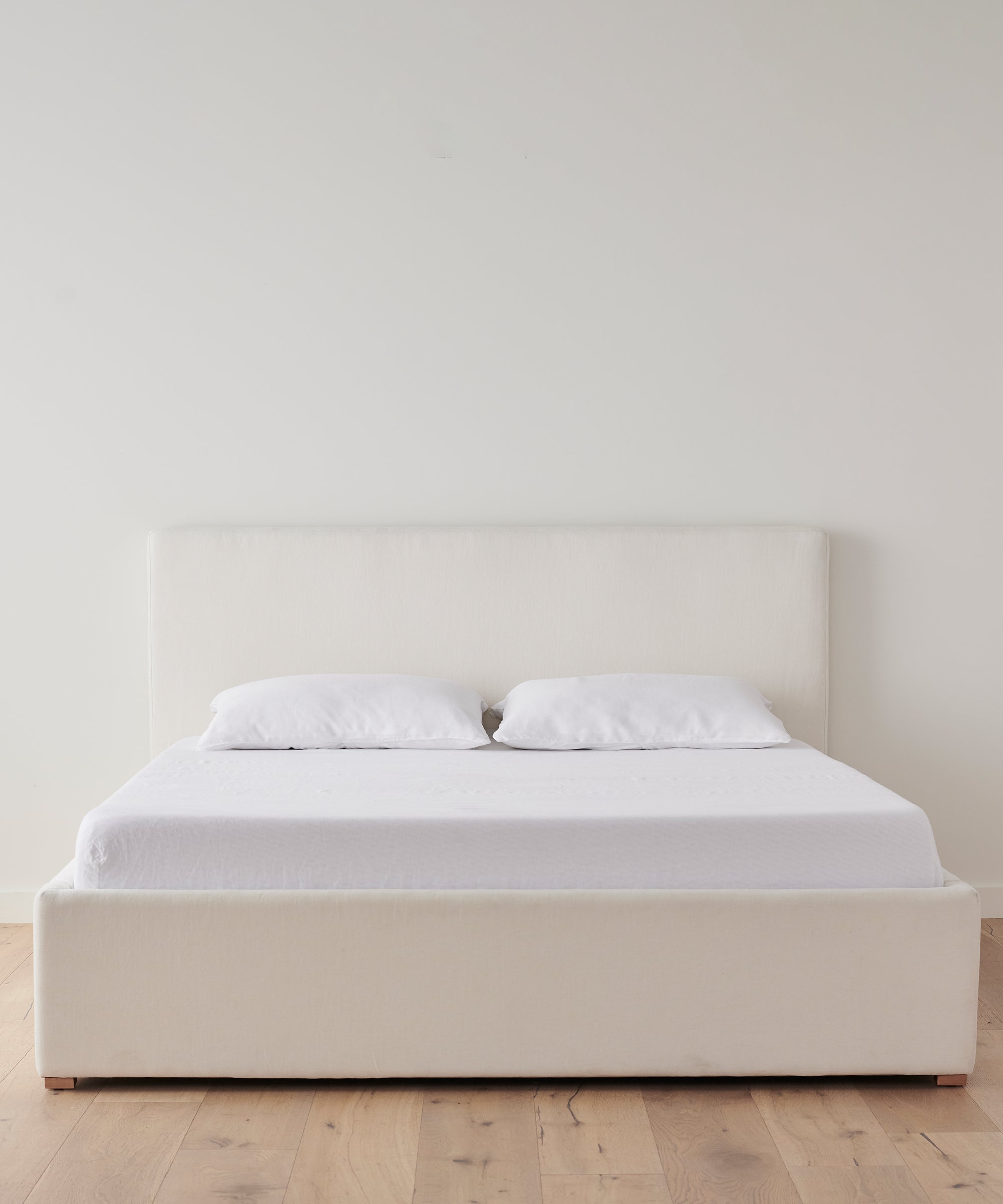 https://cdn.shopify.com/s/files/1/0565/1234/8333/products/JenniKayne_PacificBed_IvoryLinen.jpg?v=1762182409