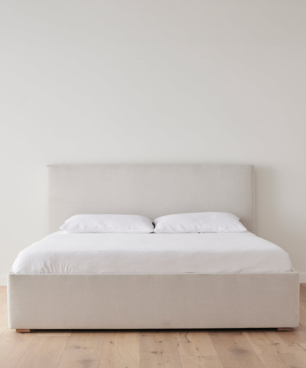 https://cdn.shopify.com/s/files/1/0565/1234/8333/products/JenniKayne_PacificBed_NaturalLinen.jpg?v=1762182408