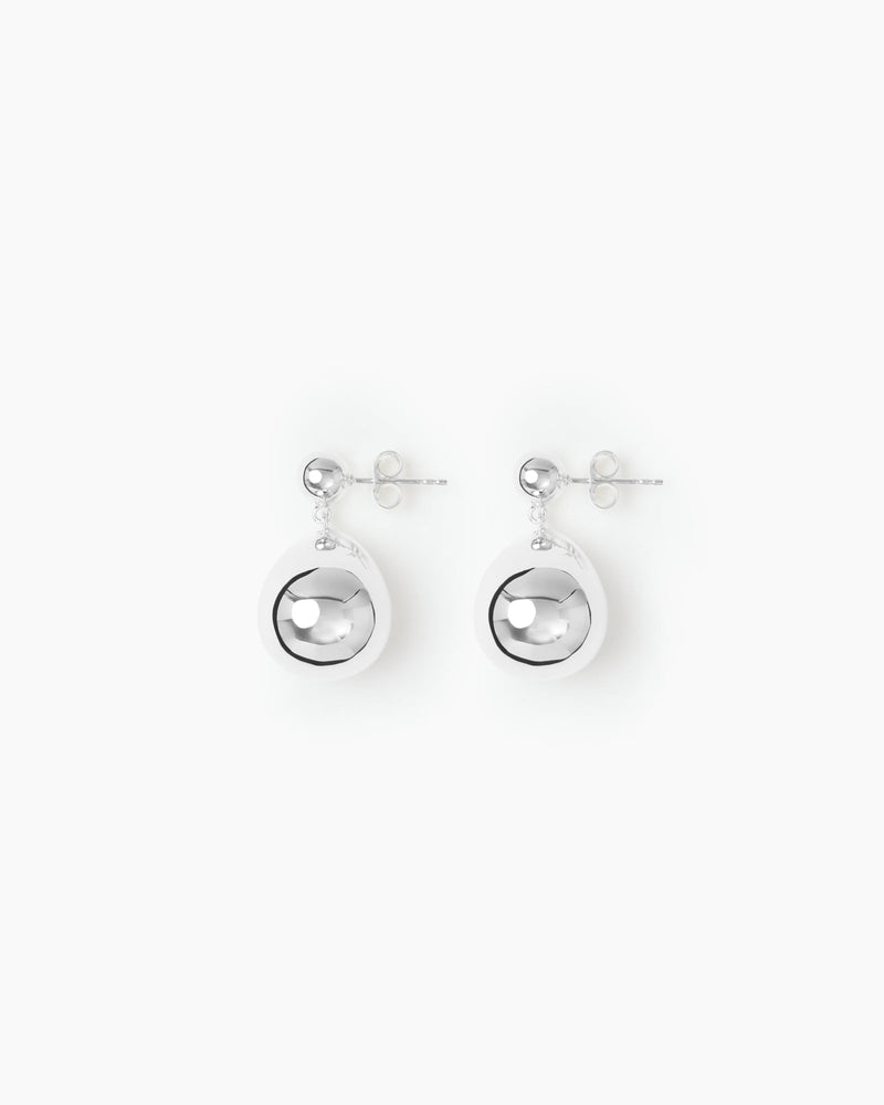 https://cdn.shopify.com/s/files/1/0592/5945/3598/files/Julie_silver.jpg?v=1748260754