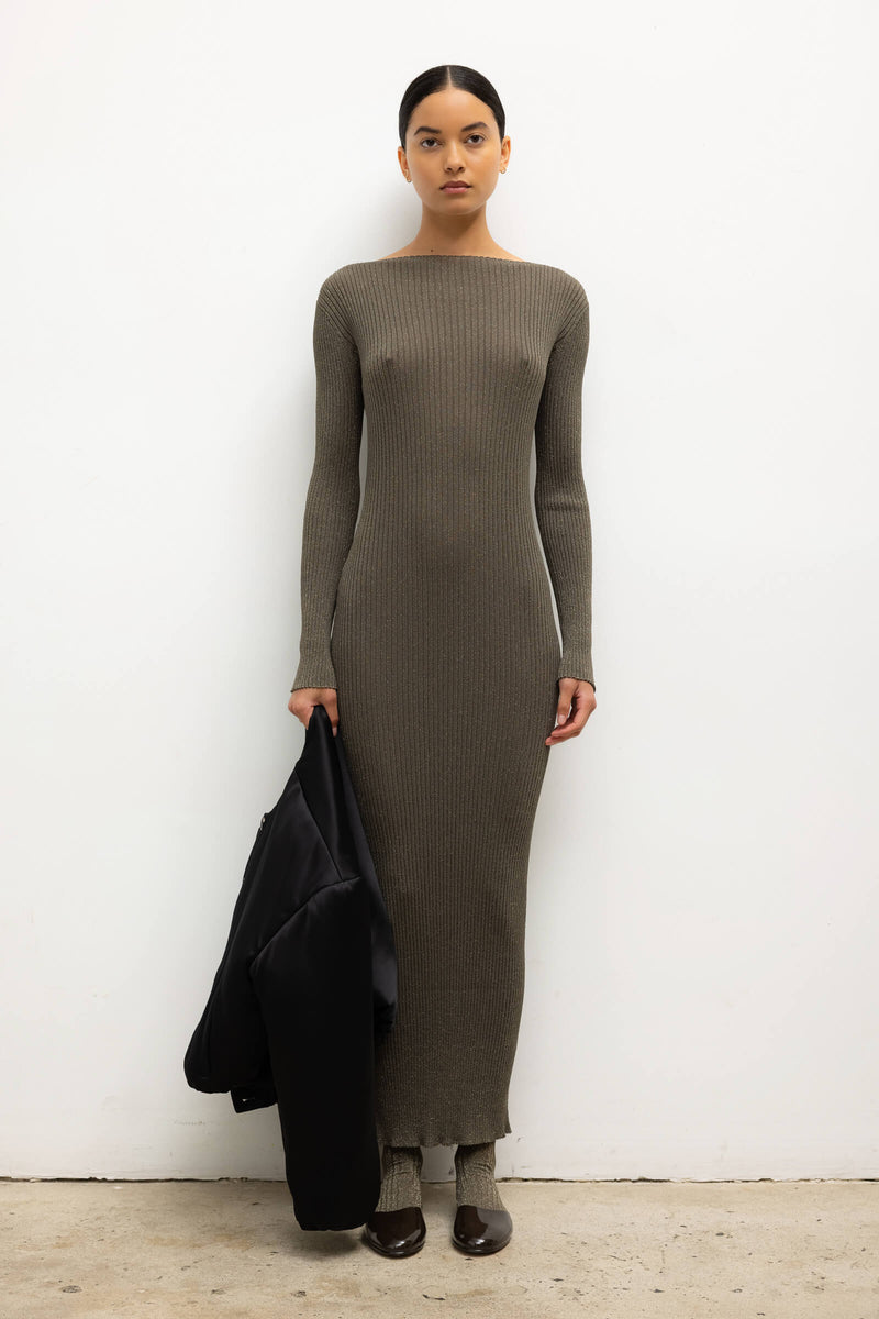 https://cdn.shopify.com/s/files/1/1286/8573/files/LESET_BLAKE_BLAKERIBLONGSLEEVEMAXIDRESS_MOSS_ONMODEL_1.jpg?v=1759357603