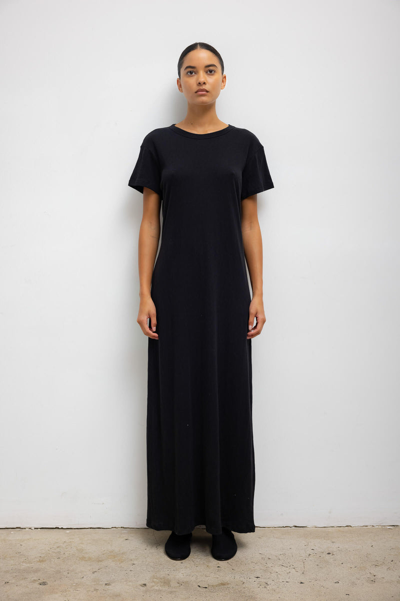 https://cdn.shopify.com/s/files/1/1286/8573/files/LESET_LAURA_LAURAMARGOMAXIDRESS_BLACK_ONMODEL_1.jpg?v=1740092754