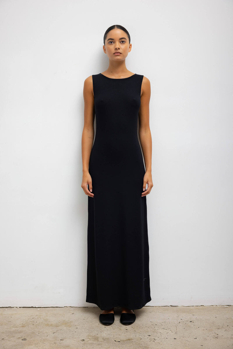 https://cdn.shopify.com/s/files/1/1286/8573/files/LESET_LAUREN_LAURENSLEEVELESSMAXIDRESS_BLACK_ONMODEL_1.jpg?v=1737741415