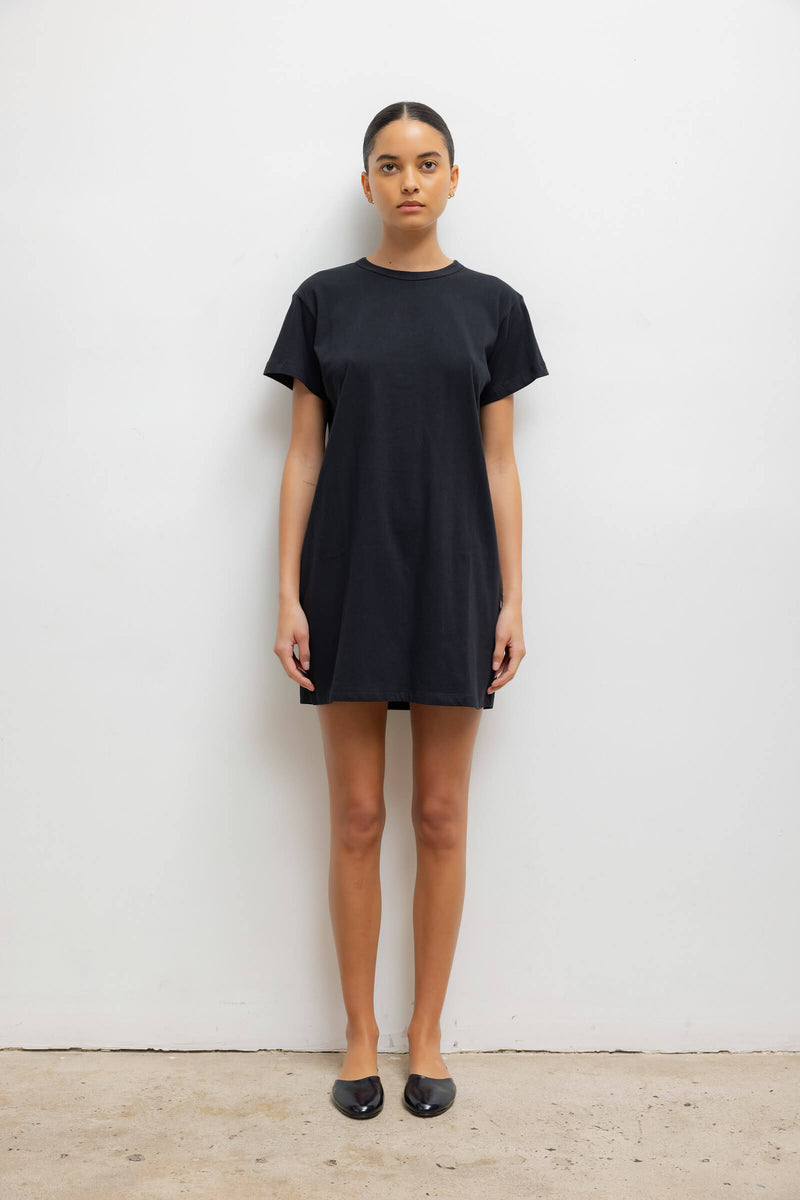 https://cdn.shopify.com/s/files/1/1286/8573/files/LESET_MARGO_MARGODRESS_BLACK_ONMODEL_5_954c99eb-17c2-4e79-8a81-2cf1a5e63c18.jpg?v=1741371173