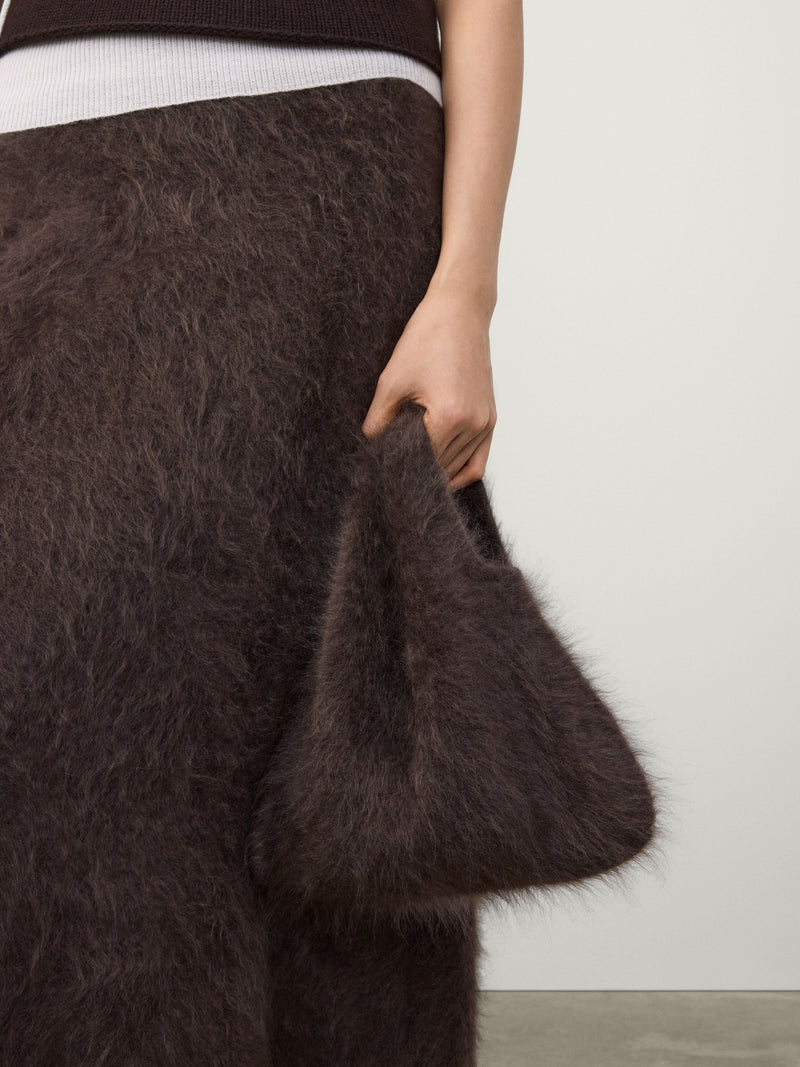 https://cdn.shopify.com/s/files/1/0569/2797/7653/files/LISAYANG_AW25_CAPSULE_OMA-BRUSHED_TOTE_4025505_WOOD-BRUSHED_0007.jpg?v=1766403270