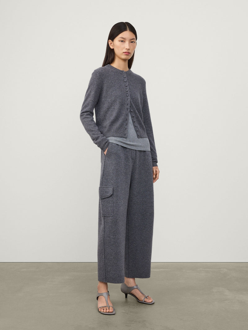 https://cdn.shopify.com/s/files/1/0569/2797/7653/files/LISAYANG_AW25_CAPSULE_WILONA_CARDIGAN_2025503GR_GRAPHITE_0030_9bb45d54-7545-45db-91f1-8a518720bef1.jpg?v=1763629933