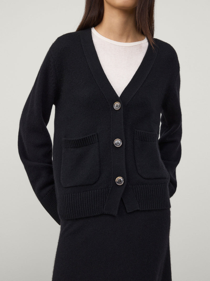https://cdn.shopify.com/s/files/1/0569/2797/7653/files/LISAYANG_AW25_RESHOOT_DANNI_CARDIGAN_202084BL_BLACK_0033.jpg?v=1771324813