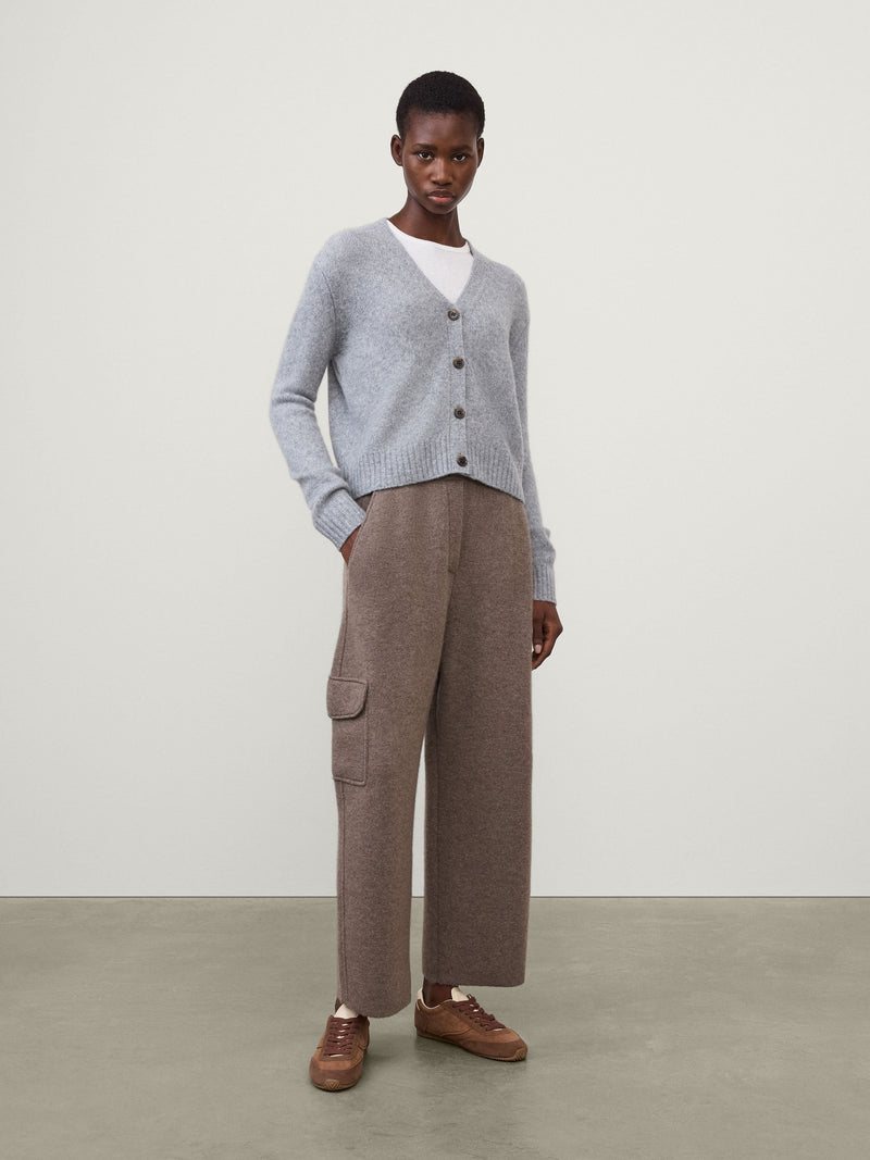 https://cdn.shopify.com/s/files/1/0569/2797/7653/files/LISAYANG_SS26_WW_DROP-1_2024083UD_MARIONETTE_CARDIGAN_CASHMERE-SILK_CLOUDY_0344.jpg?v=1761650256