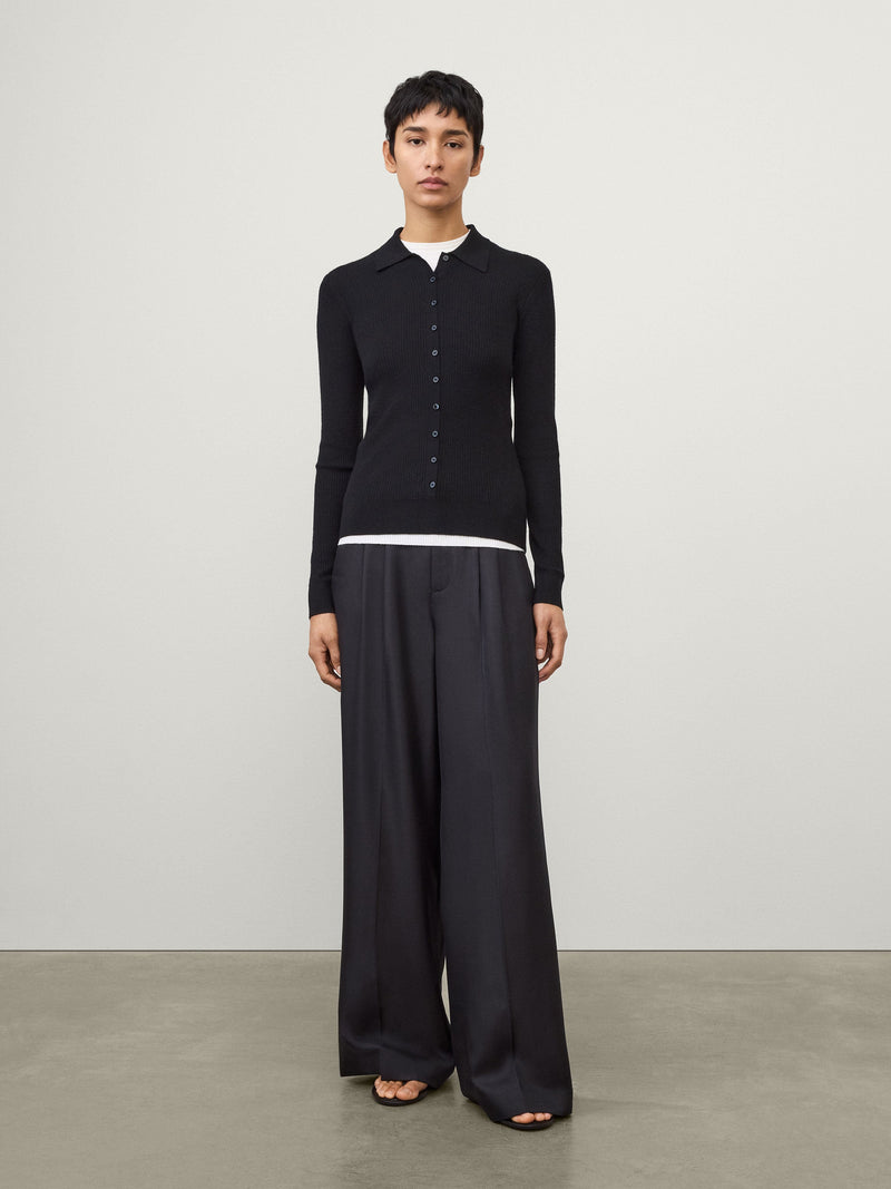 https://cdn.shopify.com/s/files/1/0569/2797/7653/files/LISAYANG_SS26_WW_DROP-1_2026023BL_AGATA_CARDIGAN_SHIRT_FINE_KNIT_BLACK_1114.jpg?v=1761649072