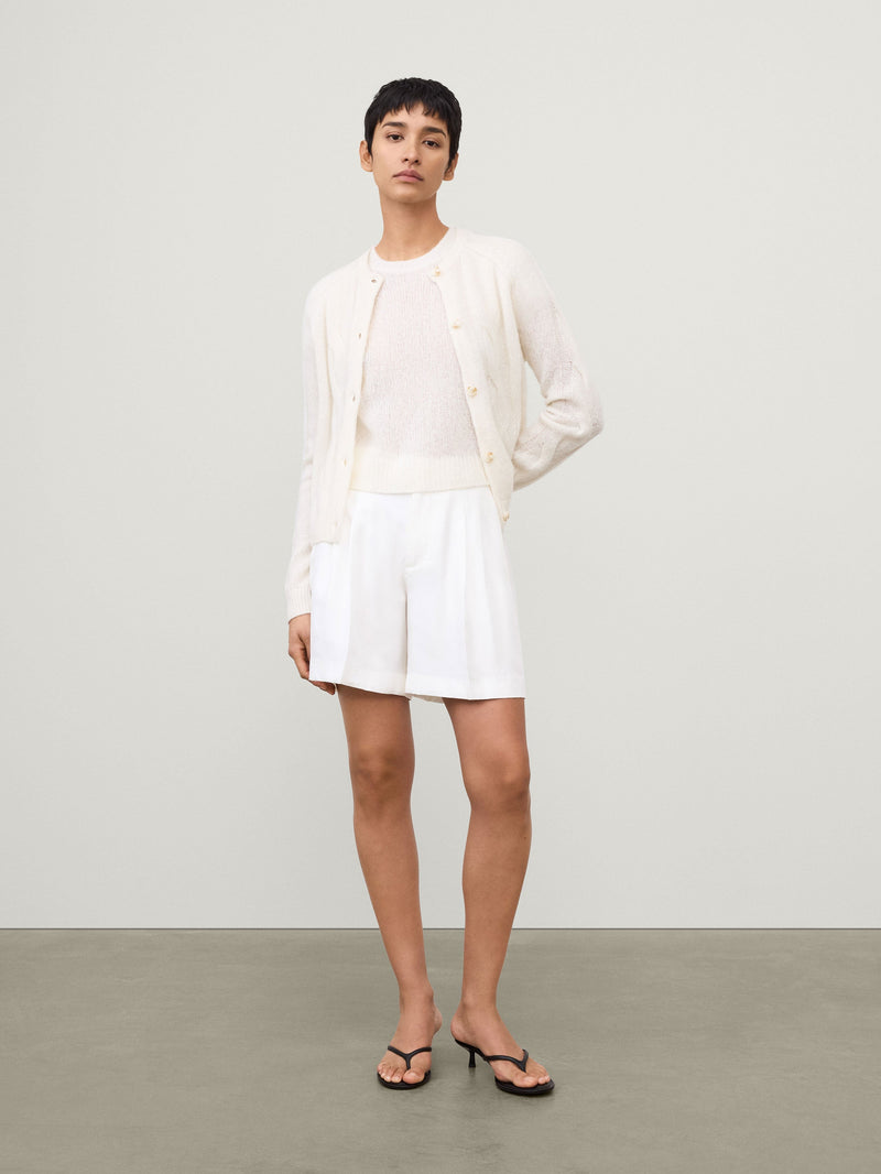 https://cdn.shopify.com/s/files/1/0569/2797/7653/files/LISAYANG_SS26_WW_DROP-2_2025366CR_GWYNETH_CARDIGAN_CASHMERE_SILK_CREAM_3341.jpg?v=1771923472