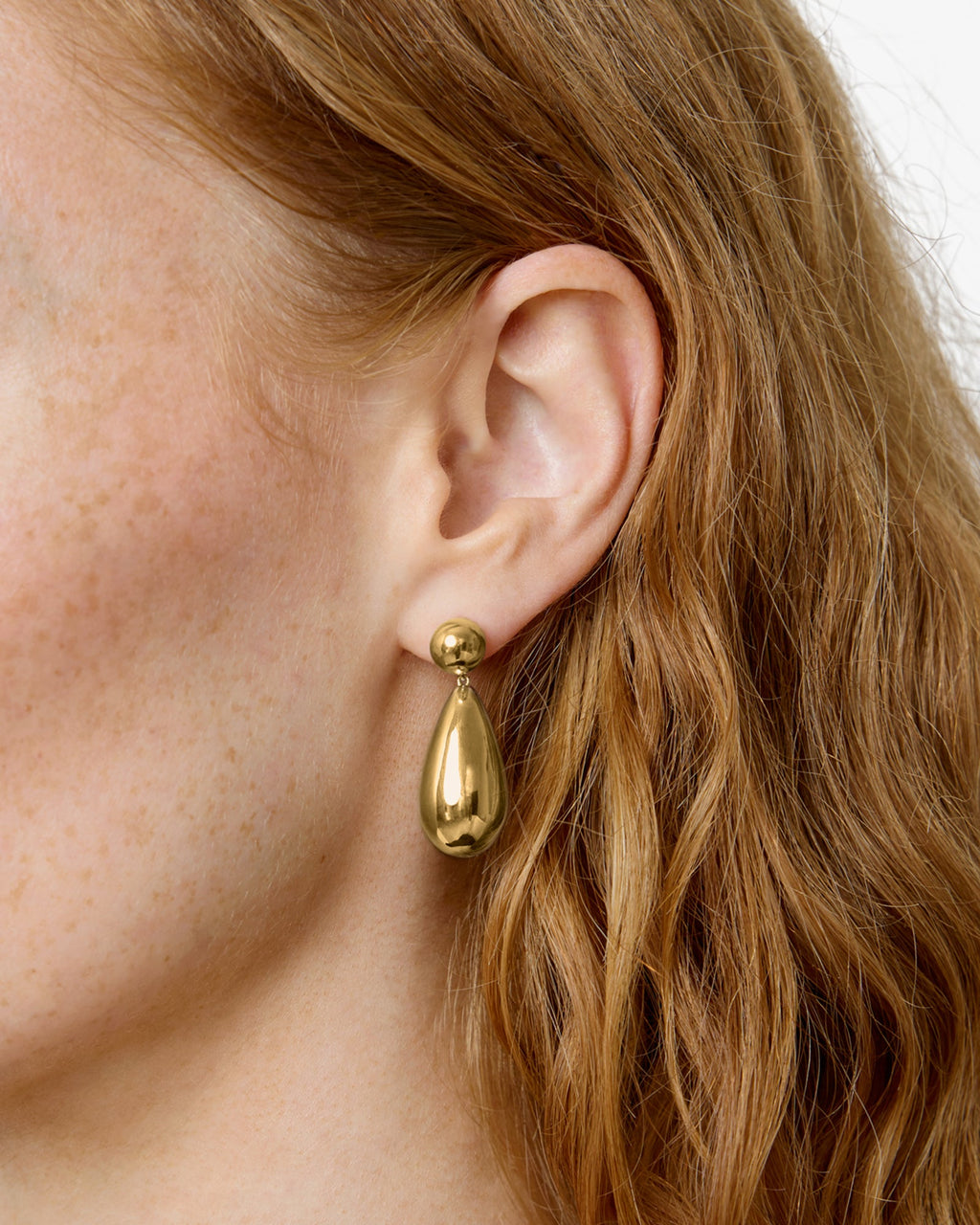 https://cdn.shopify.com/s/files/1/0592/5945/3598/files/LOLA_EARRINGS_GOLD_2_1.jpg?v=1770904125