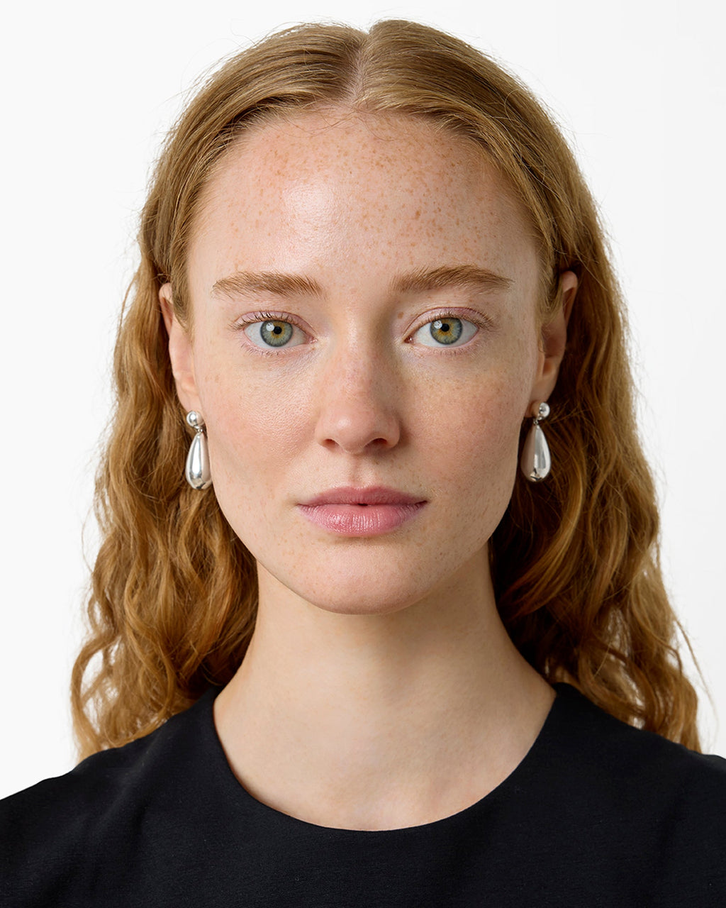 https://cdn.shopify.com/s/files/1/0592/5945/3598/files/LOLA_EARRINGS_SILVER_2_1.jpg?v=1770904125