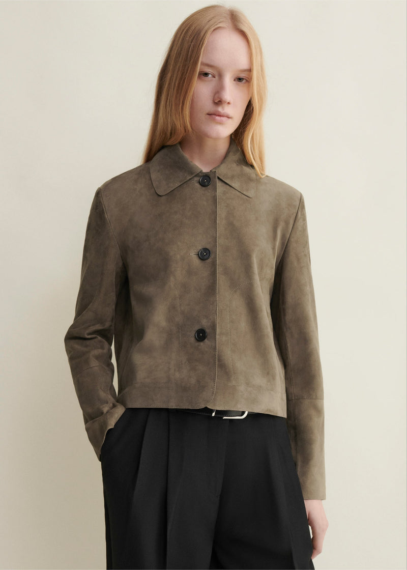 https://cdn.shopify.com/s/files/1/0651/8607/0782/files/LOOK44_EMY_SOIL_010_WEBSIZE_d525beb6-b99c-401e-8bc6-1bd0bcab7266.jpg?v=1762874636