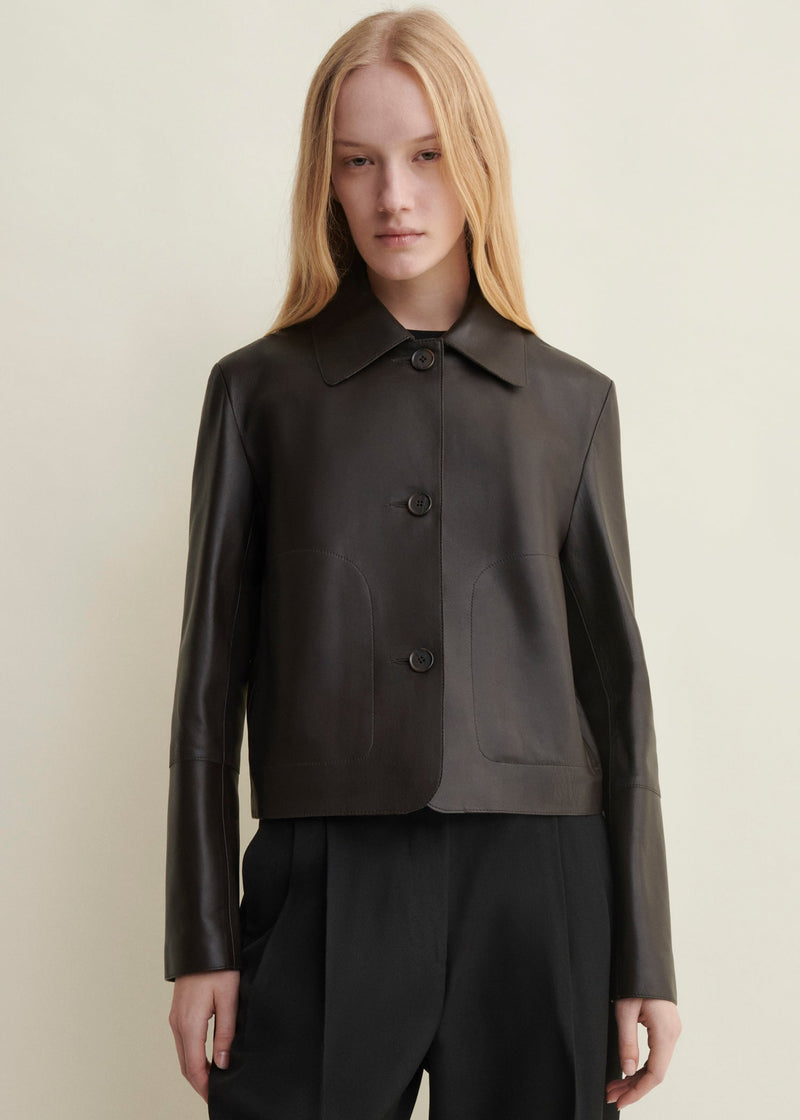 https://cdn.shopify.com/s/files/1/0651/8607/0782/files/LOOK46_EMY_MUD_BROWN_013_WEBSIZE.jpg?v=1761835418
