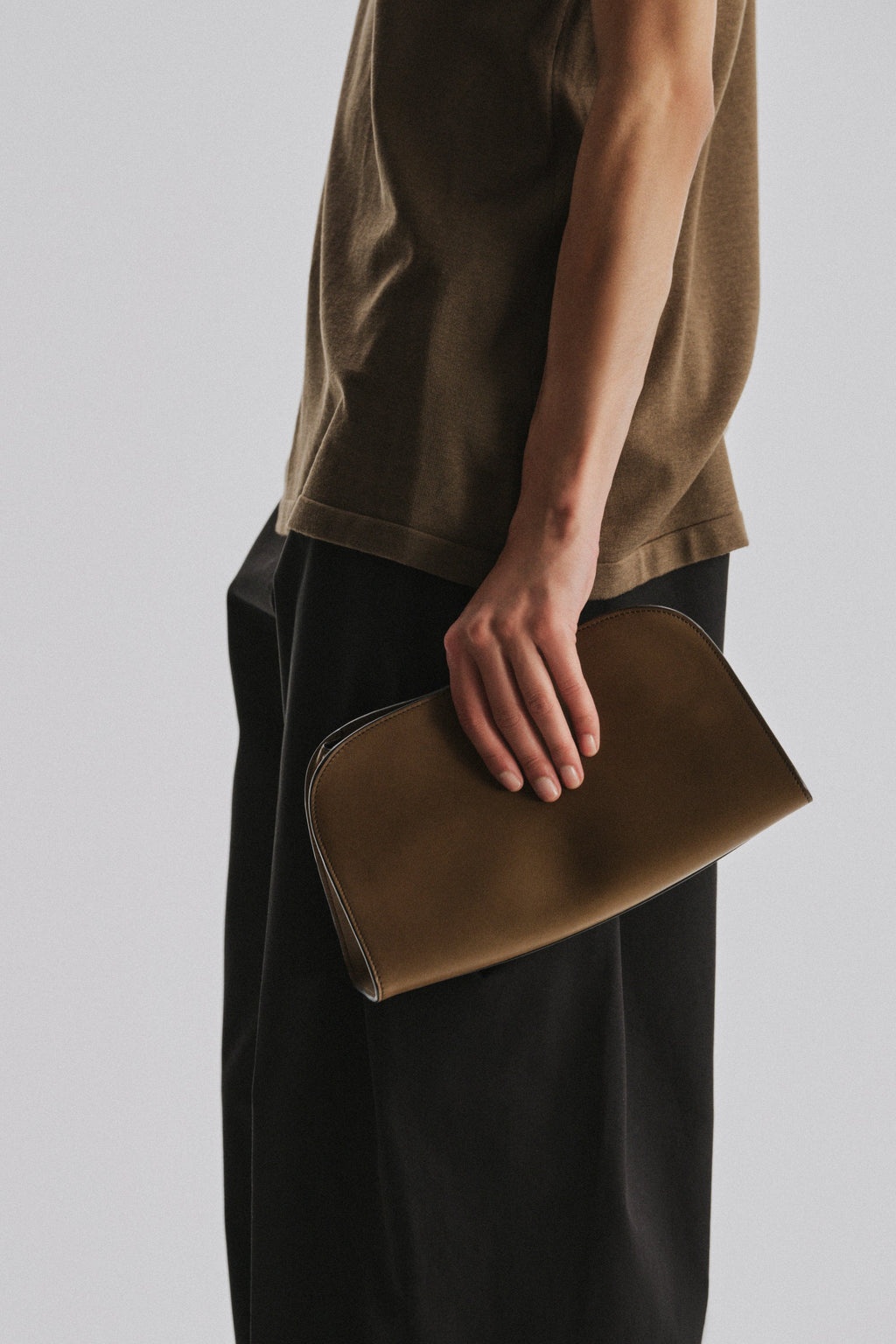 https://cdn.shopify.com/s/files/1/0552/0313/5593/files/LOOK_103_001_select.jpg?v=1777947544