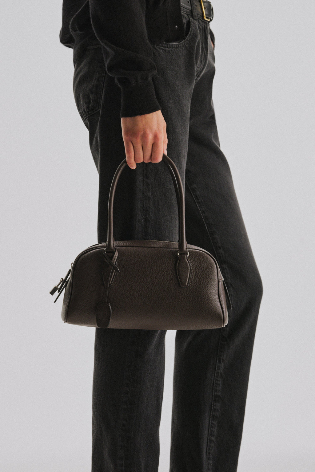 https://cdn.shopify.com/s/files/1/0552/0313/5593/files/LOOK_115_001_select.jpg?v=1777947556
