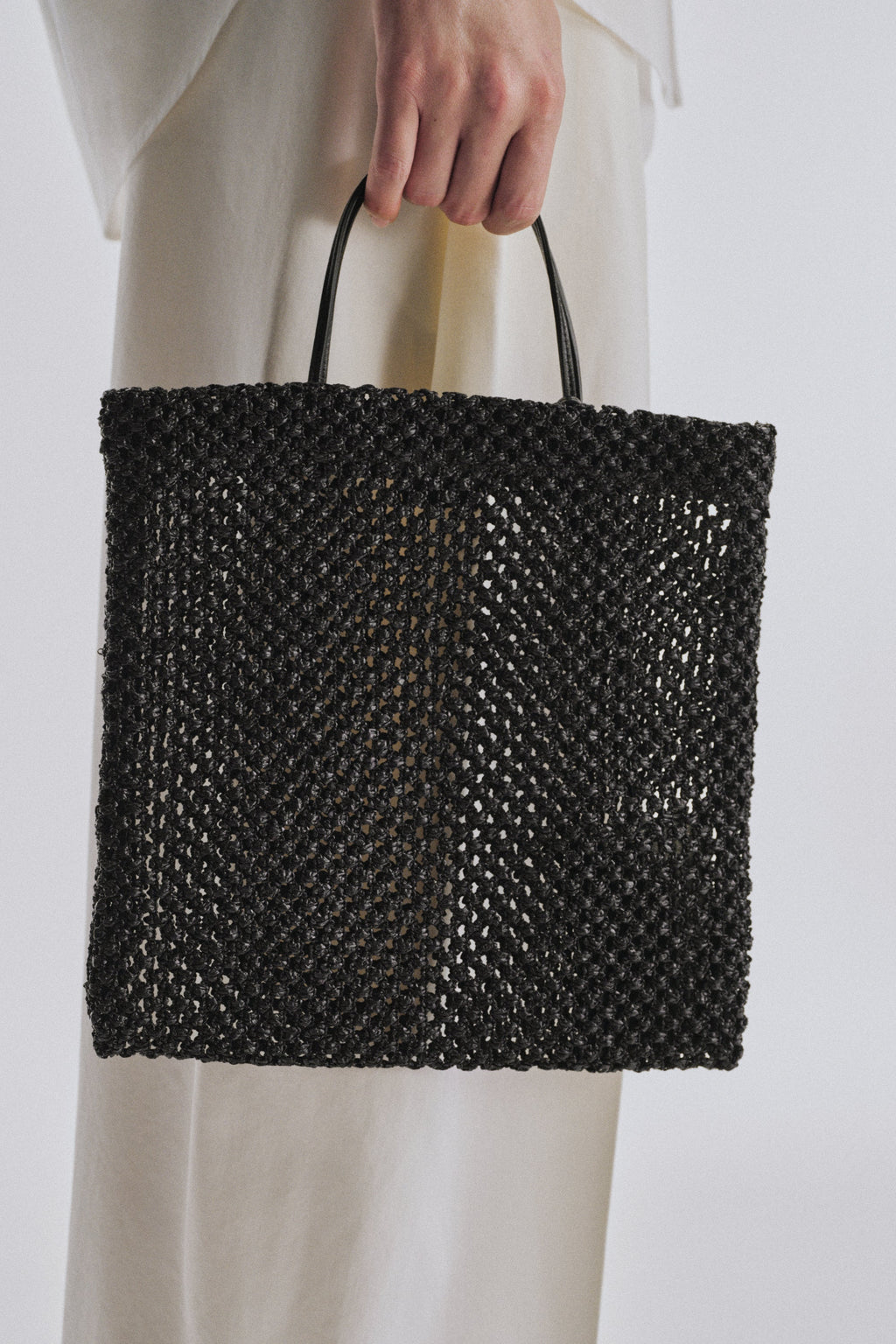 https://cdn.shopify.com/s/files/1/0552/0313/5593/files/LOOK_147_002_select.jpg?v=1777947611