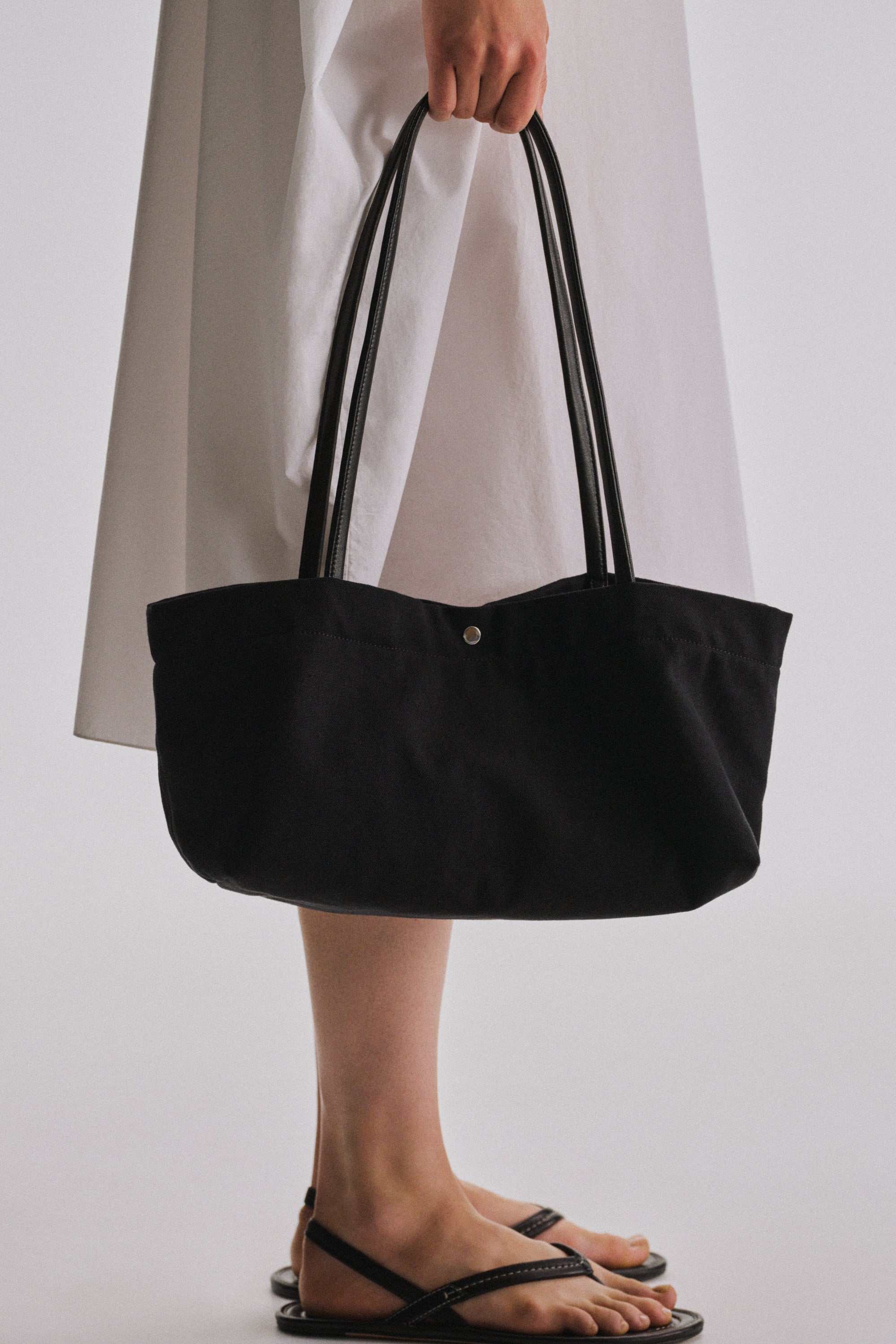 https://cdn.shopify.com/s/files/1/0552/0313/5593/files/LOOK_28_002_select.jpg?v=1777935339