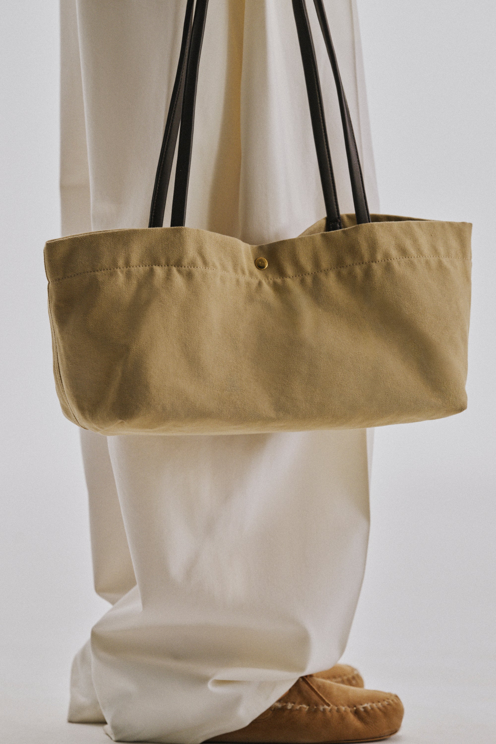 https://cdn.shopify.com/s/files/1/0552/0313/5593/files/LOOK_54_002_select.jpg?v=1777943874